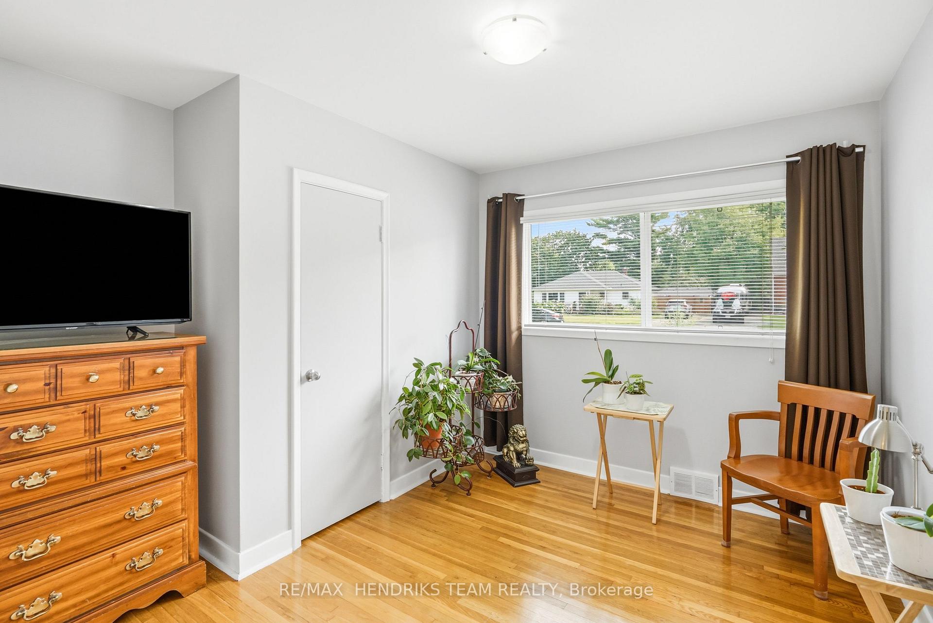 Photo 15 of 33 Nickerson Avenue, St. Catharines, Vine/Linwell — HOMEH