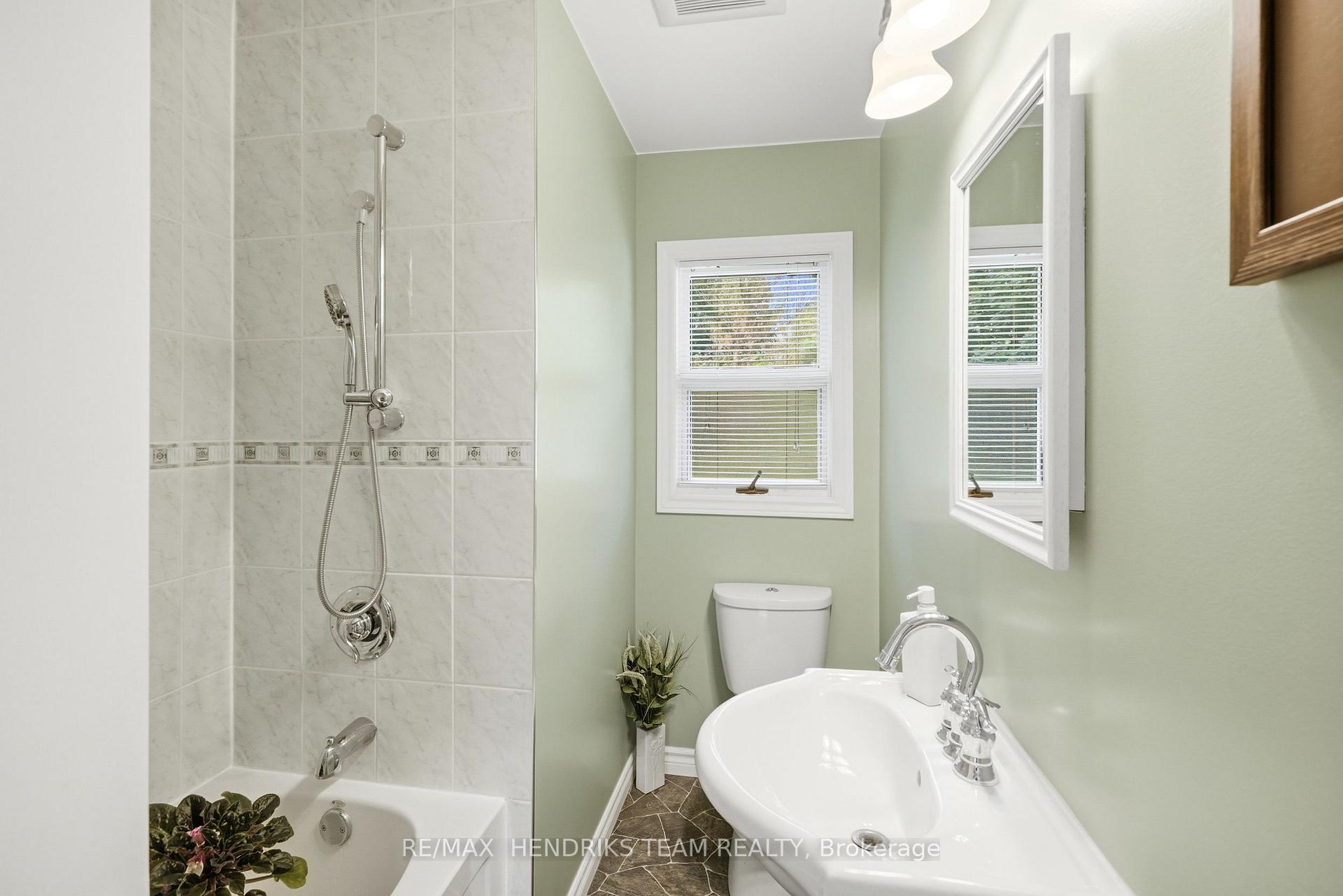 Photo 17 of 33 Nickerson Avenue, St. Catharines, Vine/Linwell — HOMEH
