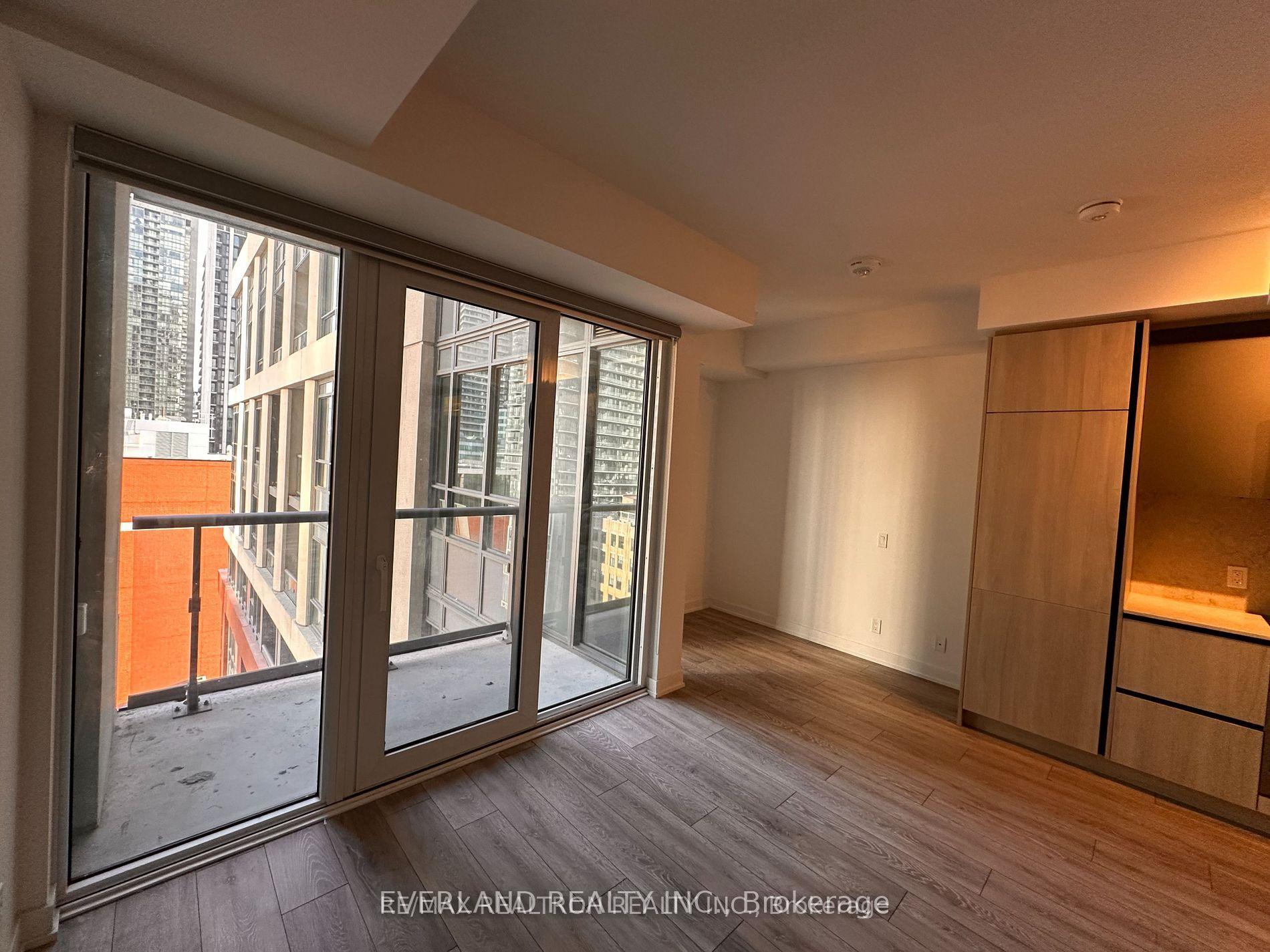 Photo 4 of Unit 1710, 108 peter Street, Toronto, Waterfront Communities — HOMEH