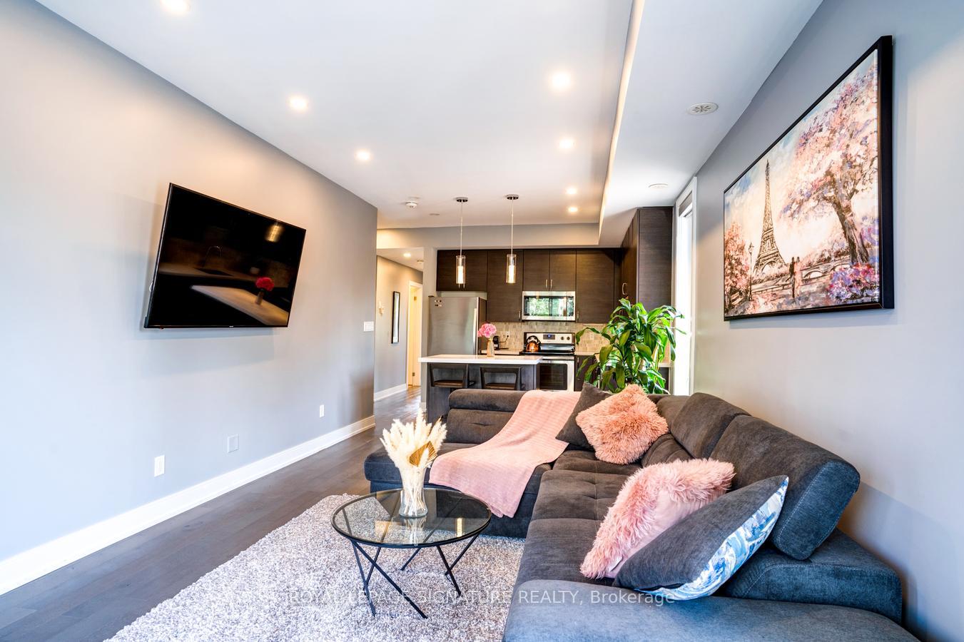 Photo 6 of Unit 426, 201 Pine Grove Rd, Vaughan, Islington Woods — HOMEH