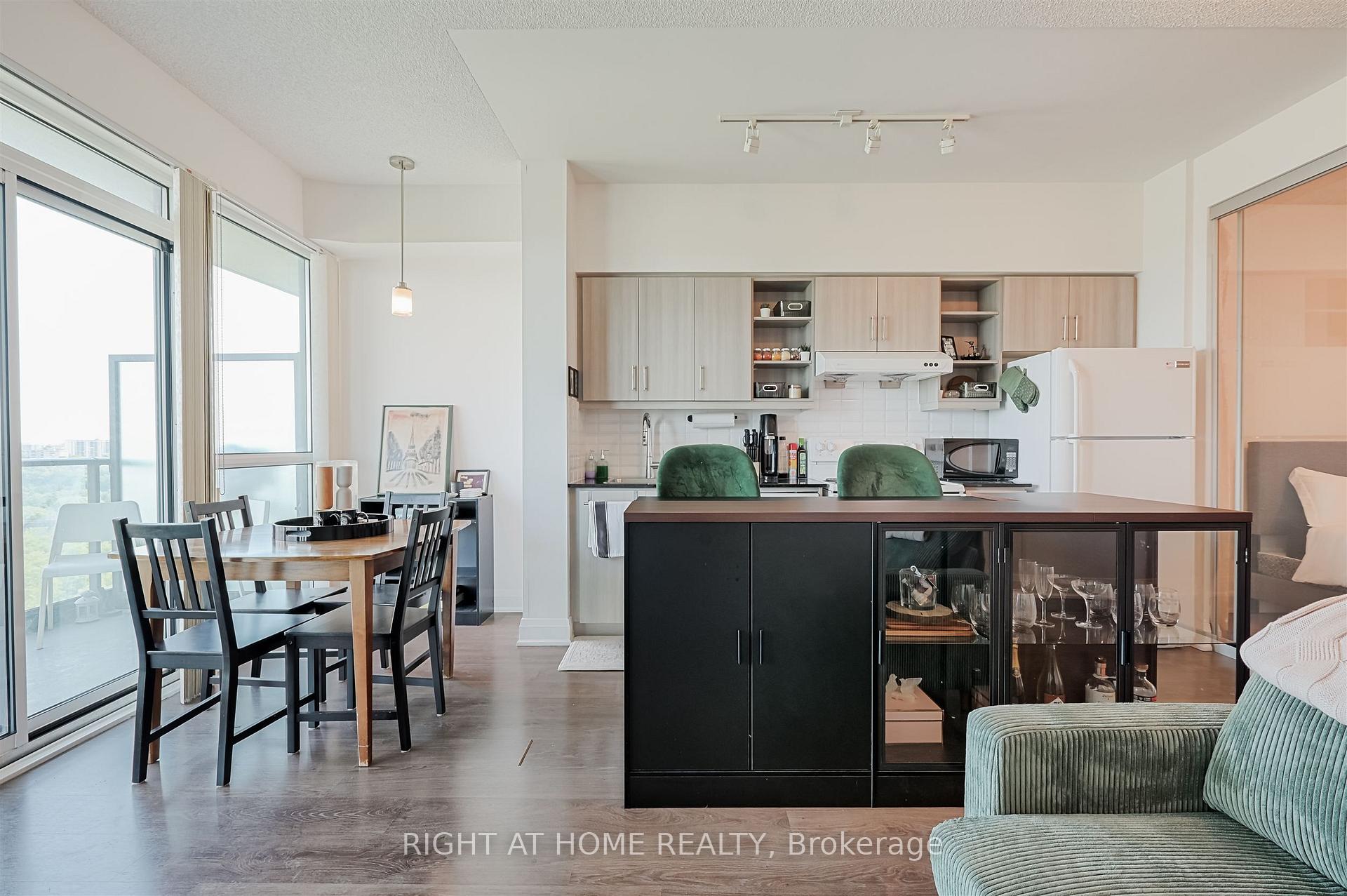 Front of Unit 1018, 160 Vanderhoof Avenue