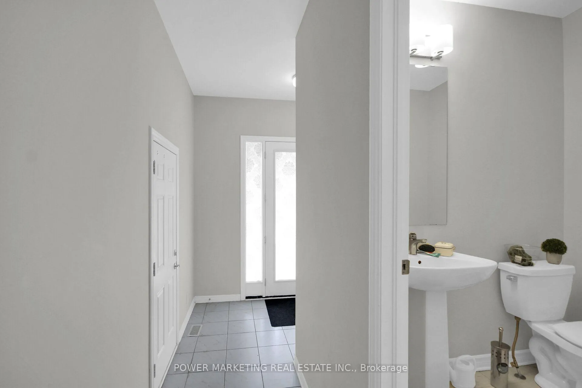 Photo 4 of 805 Cerulean Way, Ottawa, Chapel Hill South - Orleans Village — HOMEH