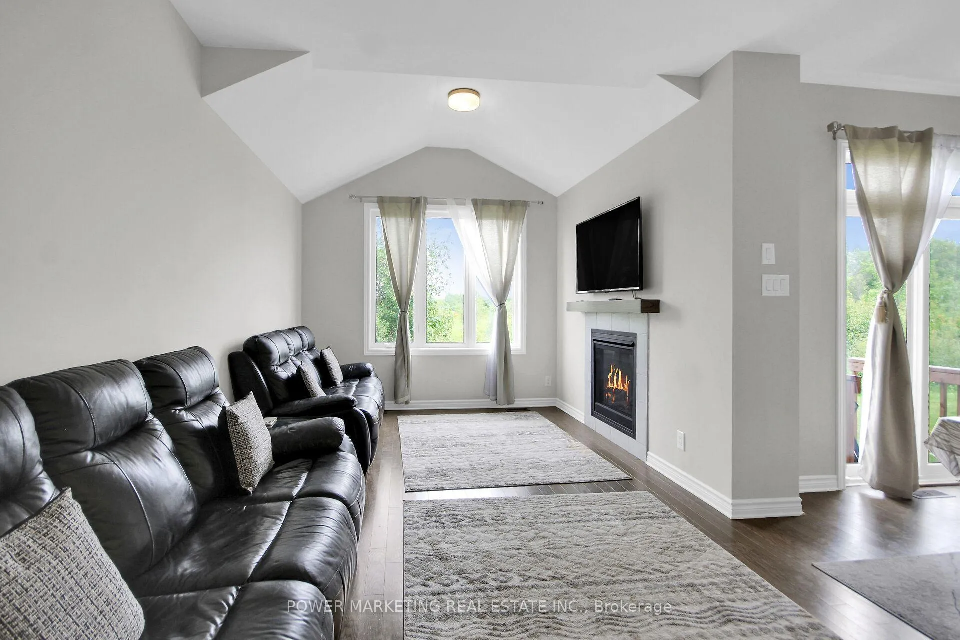 Photo 9 of 805 Cerulean Way, Ottawa, Chapel Hill South - Orleans Village — HOMEH