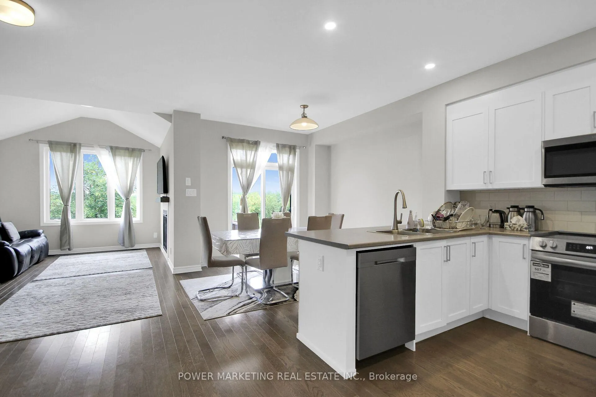 Photo 12 of 805 Cerulean Way, Ottawa, Chapel Hill South - Orleans Village — HOMEH