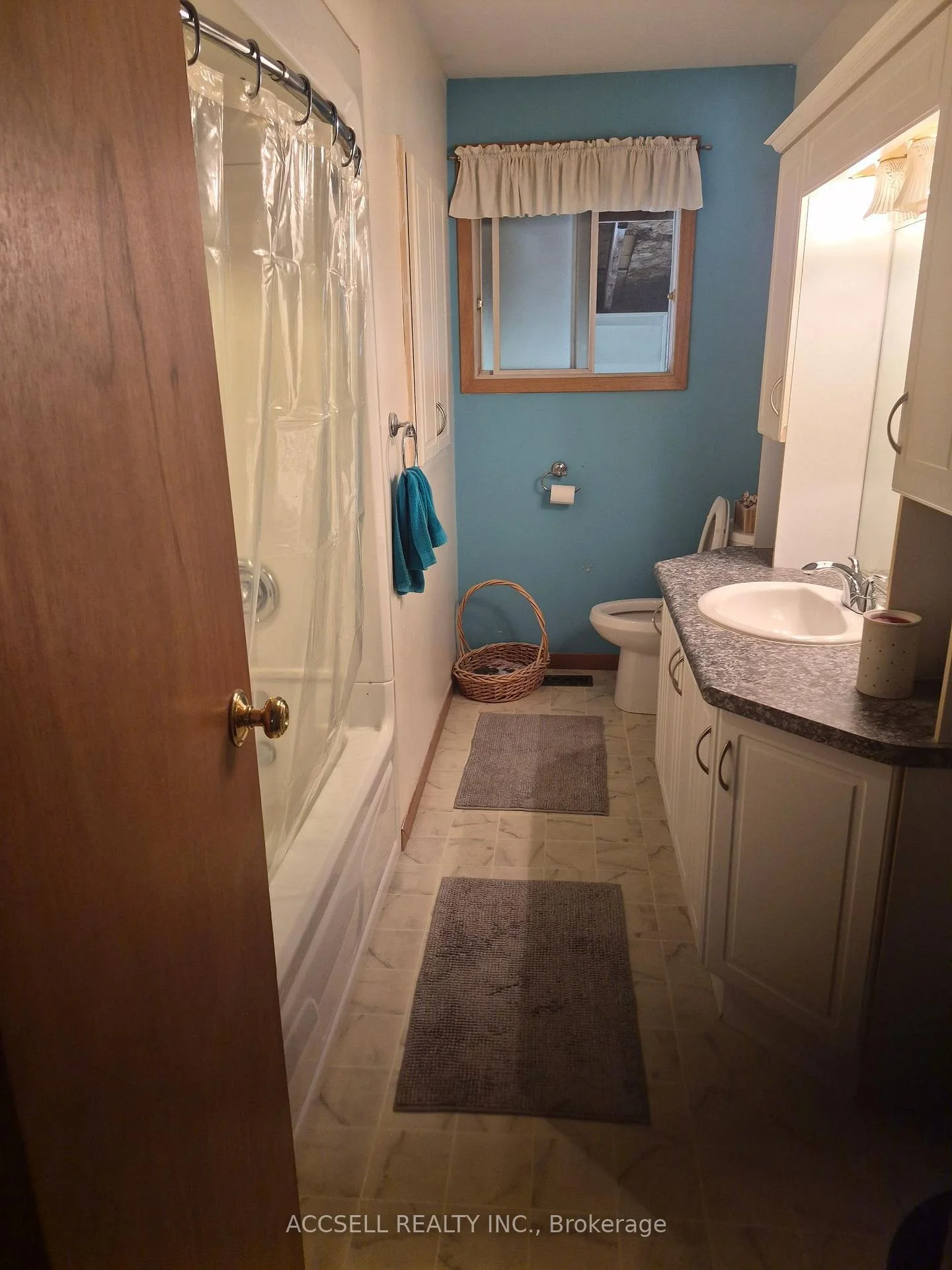 Photo 5 of 28 Bridle Path Road E, Out of Area — HOMEH