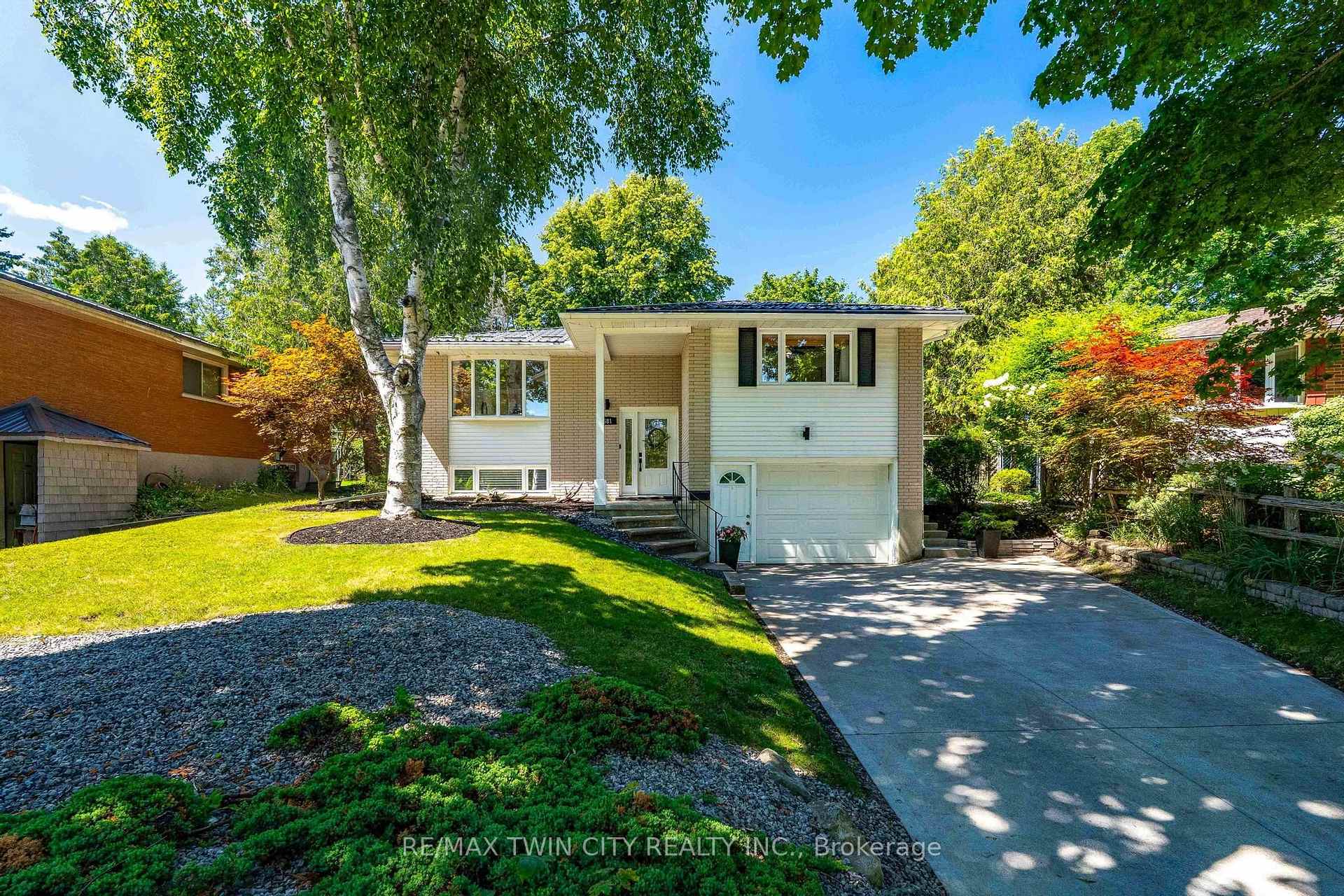 Photo 1 of 581 Glendene Crescent, Waterloo, North Lakeshore — HOMEH
