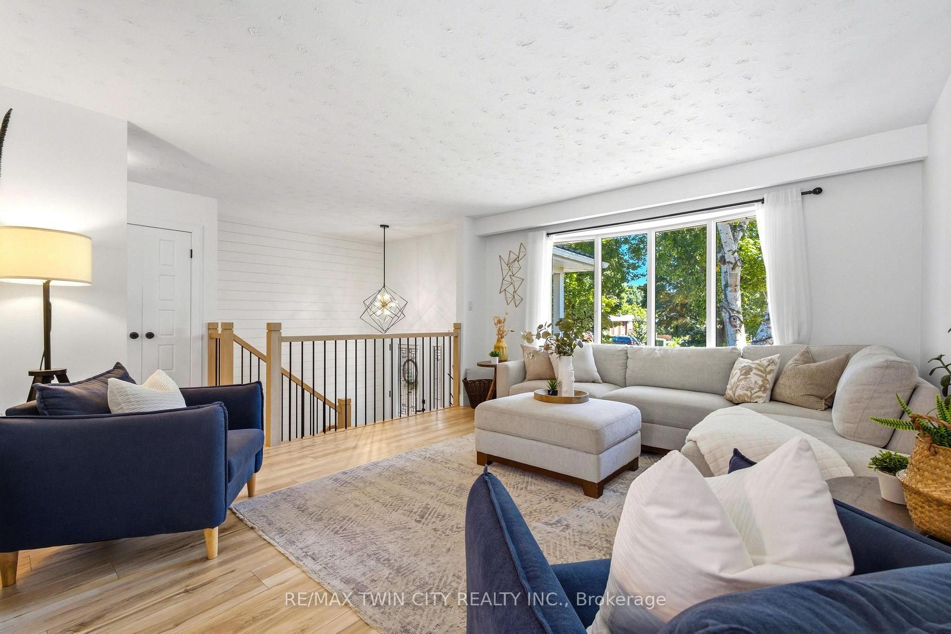 Photo 6 of 581 Glendene Crescent, Waterloo, North Lakeshore — HOMEH