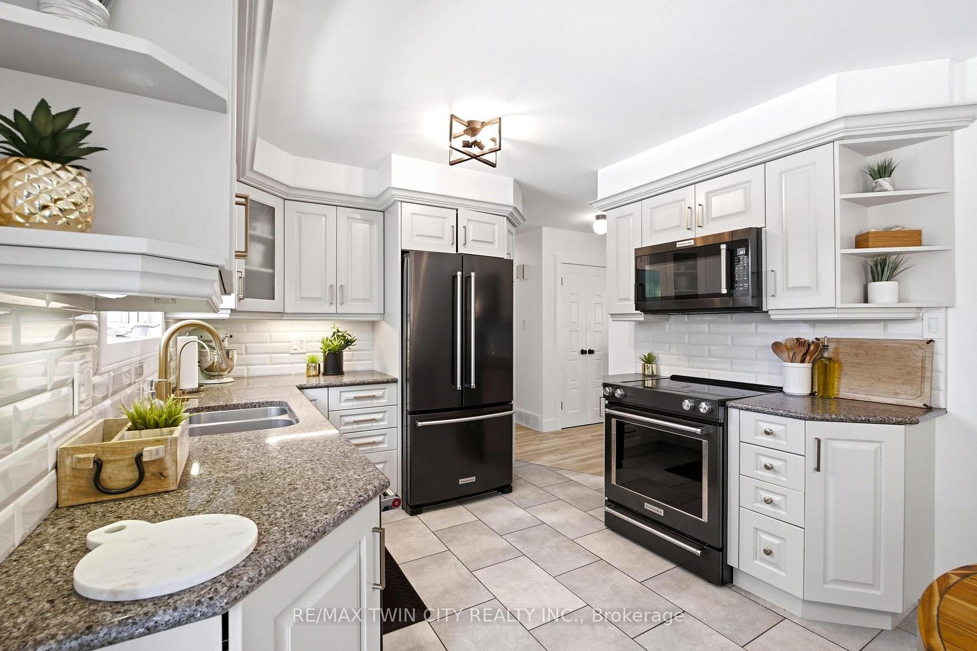 Photo 10 of 581 Glendene Crescent, Waterloo, North Lakeshore — HOMEH