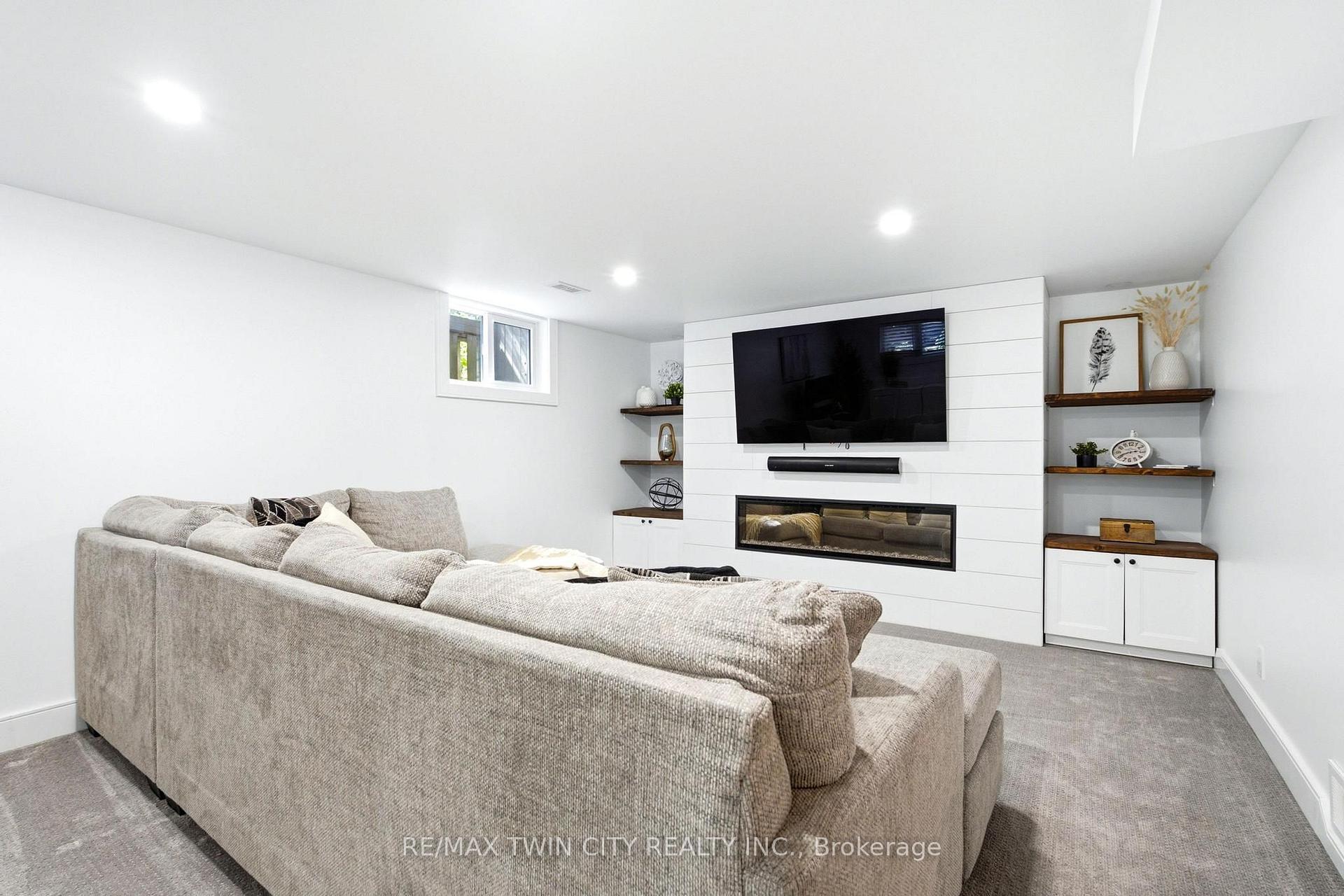 Photo 19 of 581 Glendene Crescent, Waterloo, North Lakeshore — HOMEH