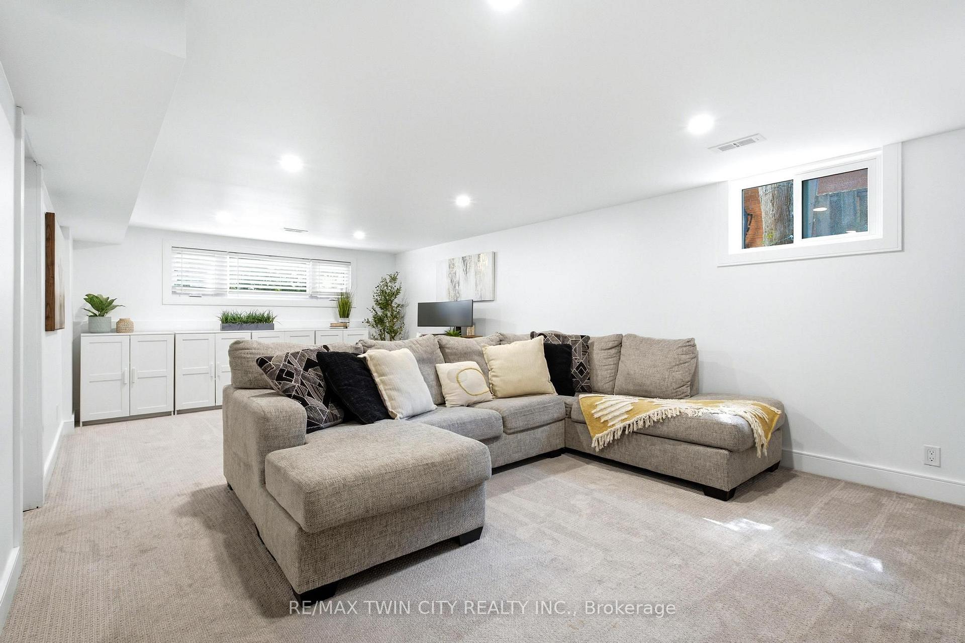 Photo 20 of 581 Glendene Crescent, Waterloo, North Lakeshore — HOMEH