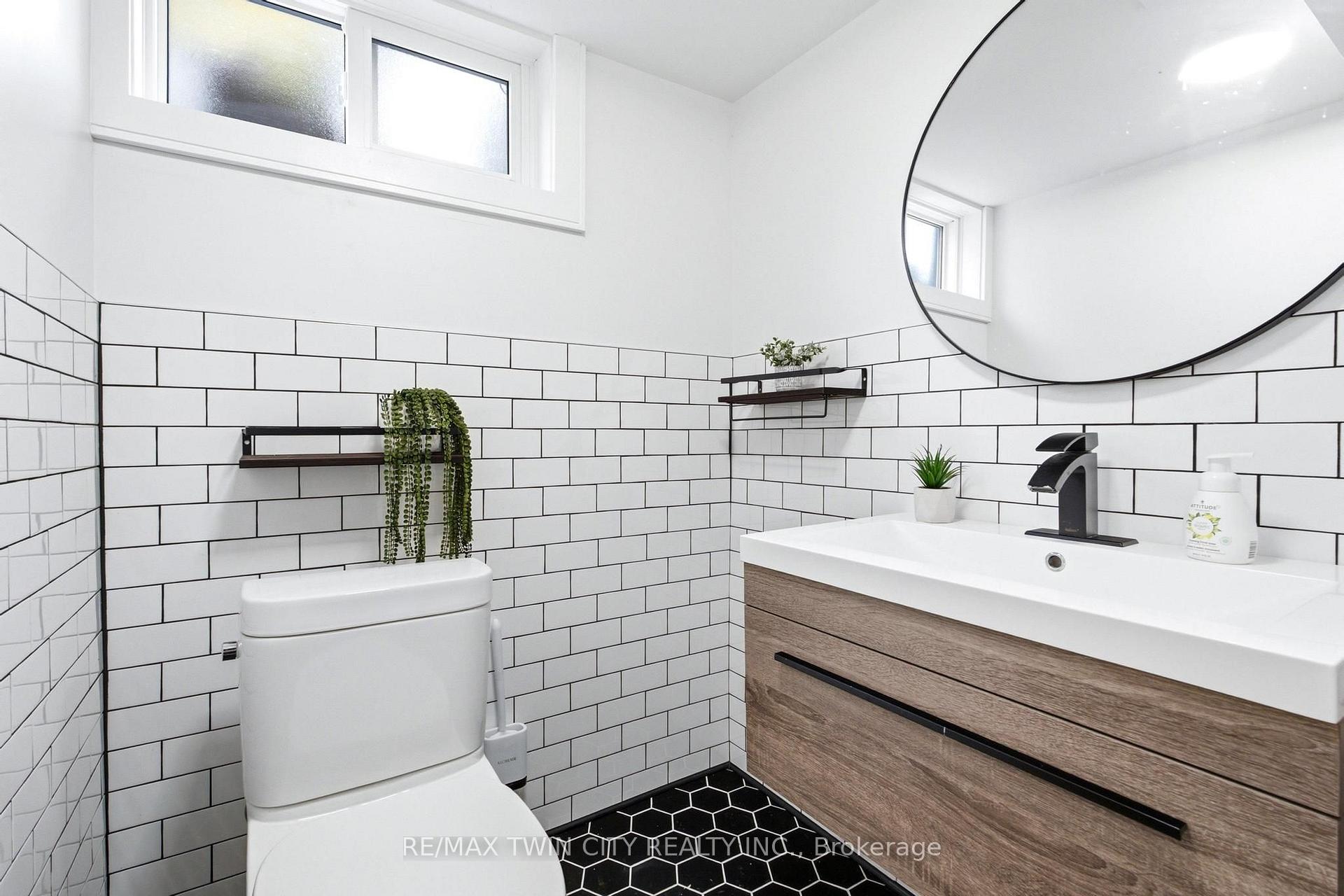 Photo 22 of 581 Glendene Crescent, Waterloo, North Lakeshore — HOMEH
