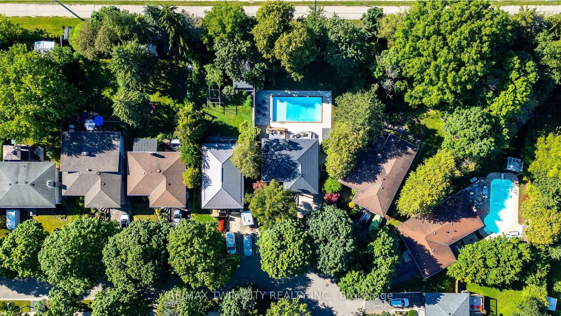 Photo 23 of 581 Glendene Crescent, Waterloo, North Lakeshore — HOMEH