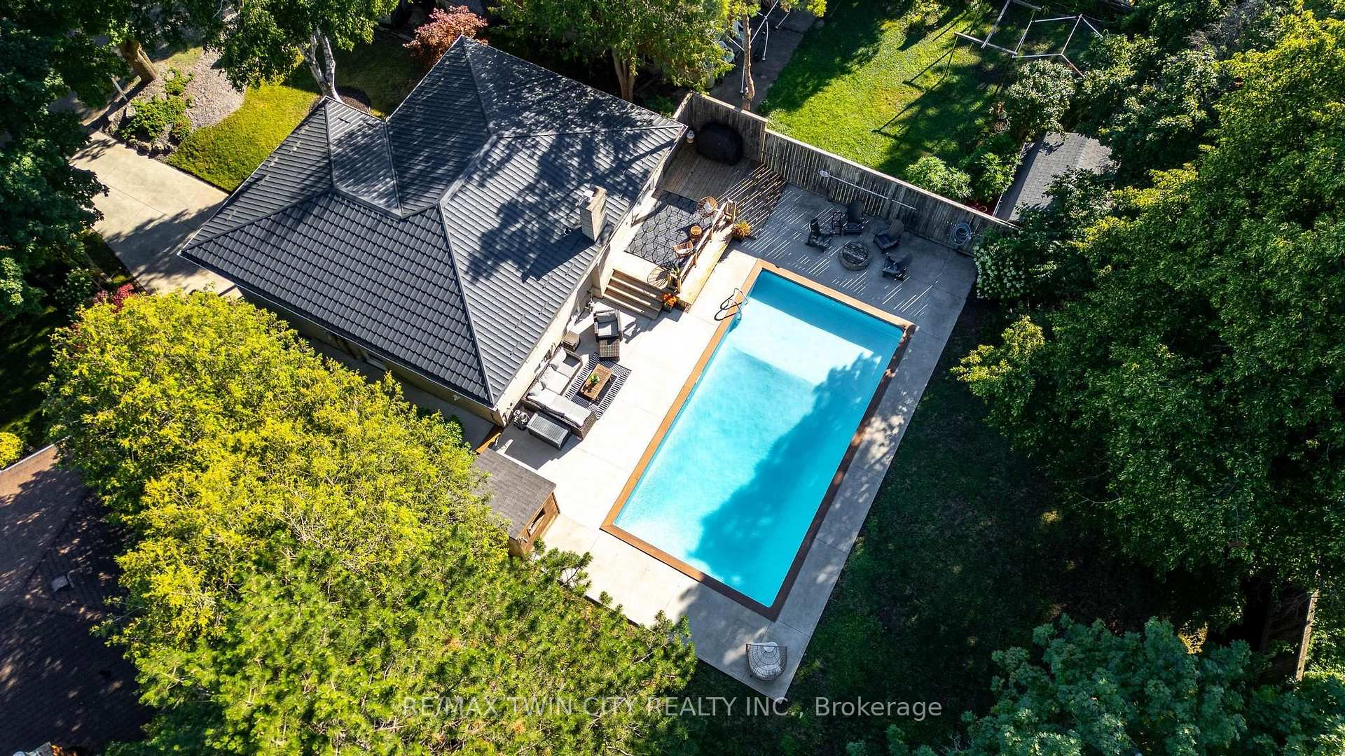 Photo 24 of 581 Glendene Crescent, Waterloo, North Lakeshore — HOMEH