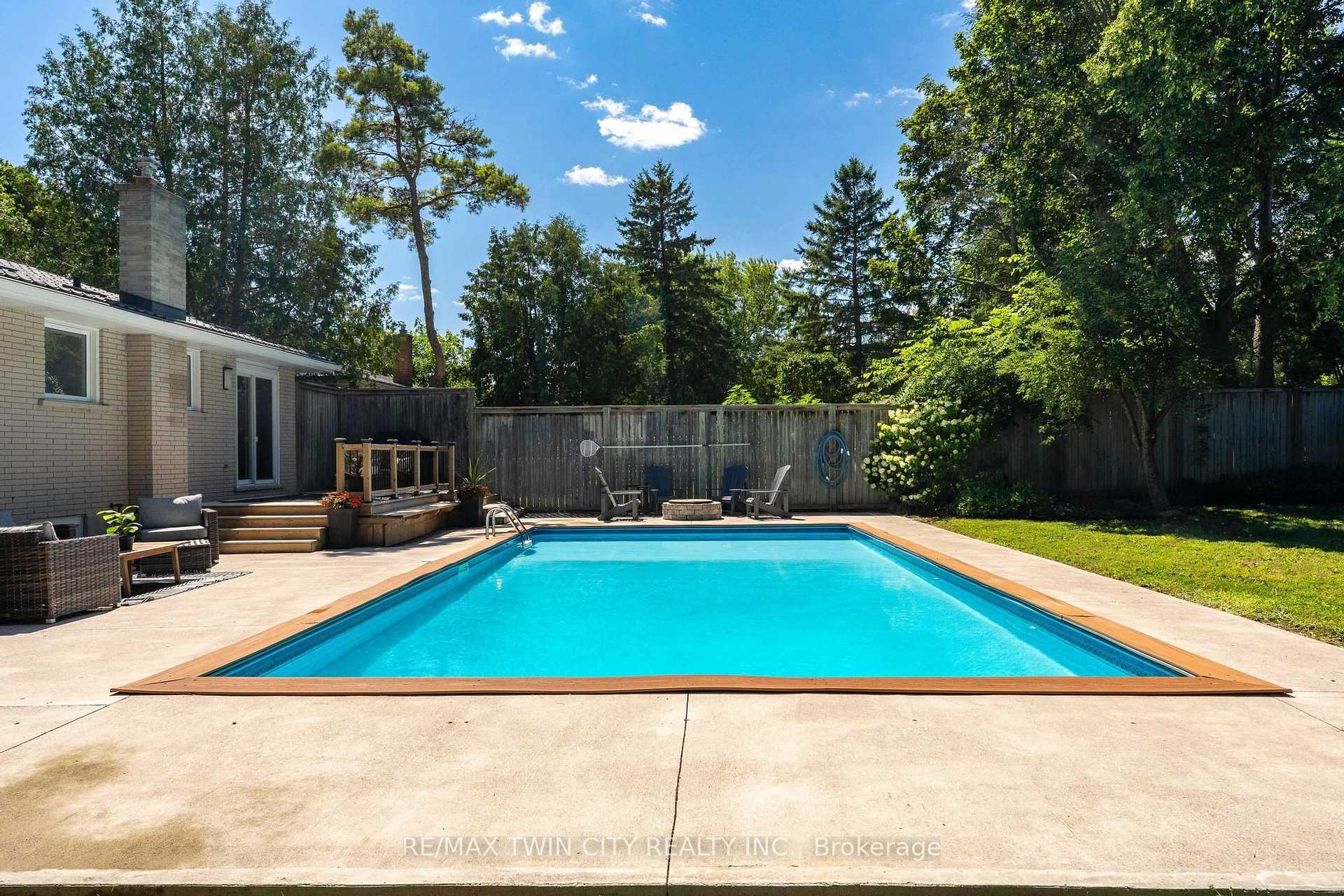 Photo 25 of 581 Glendene Crescent, Waterloo, North Lakeshore — HOMEH