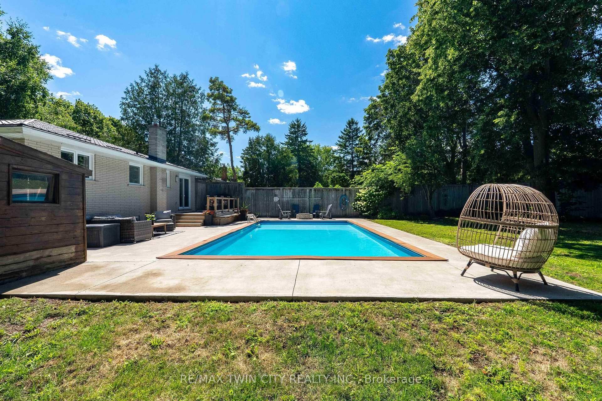 Photo 26 of 581 Glendene Crescent, Waterloo, North Lakeshore — HOMEH