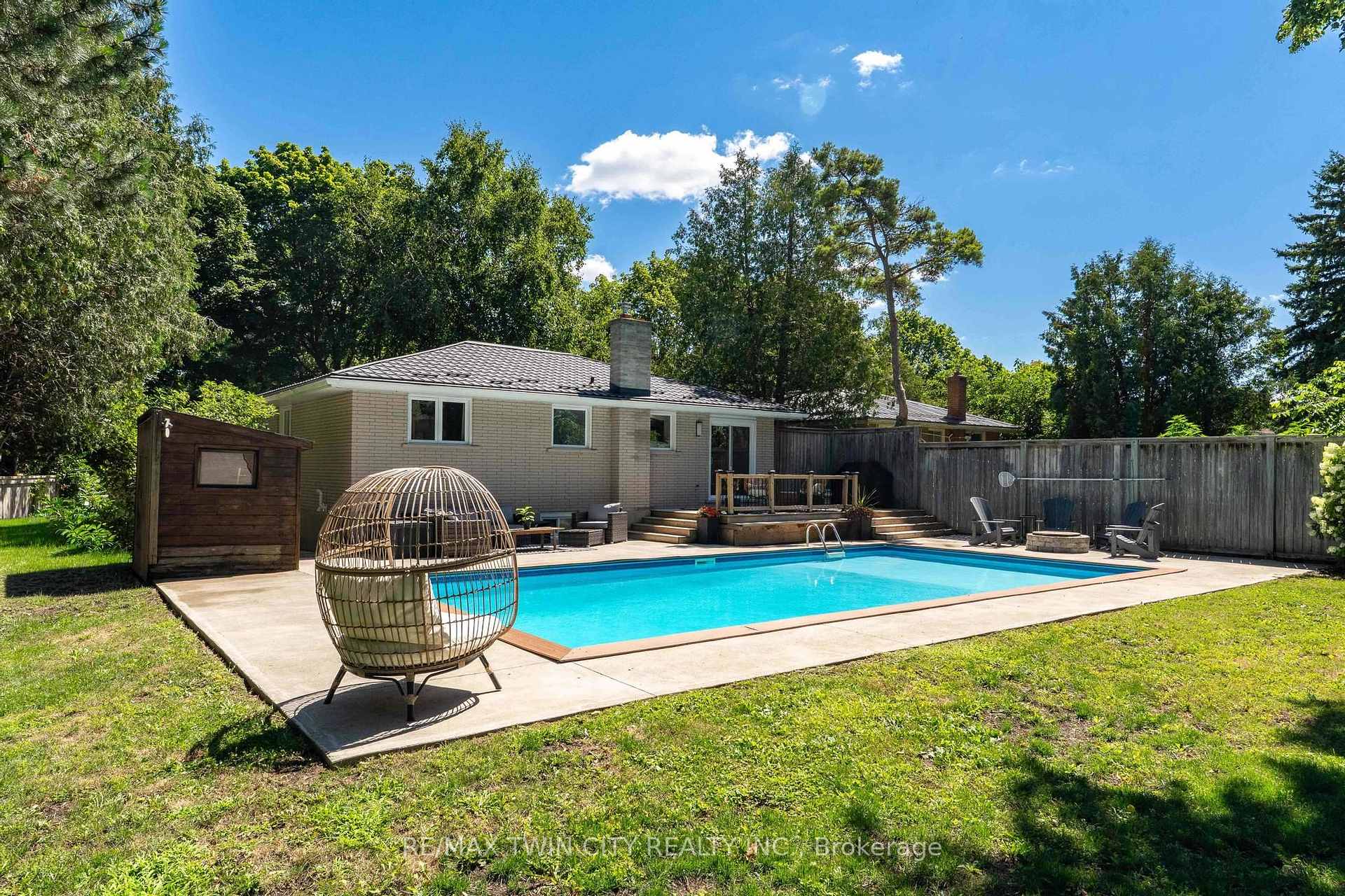 Photo 27 of 581 Glendene Crescent, Waterloo, North Lakeshore — HOMEH