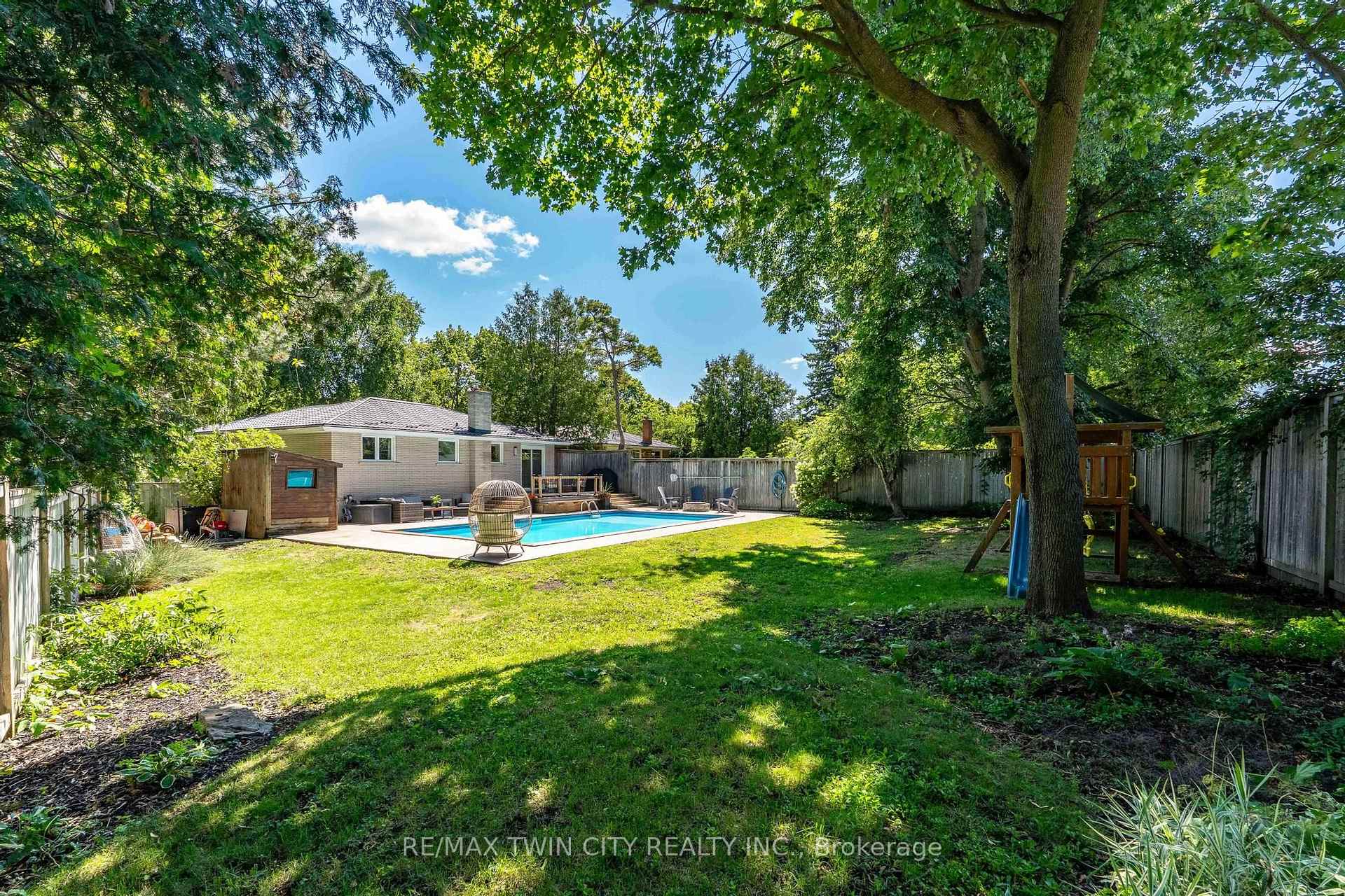 Photo 28 of 581 Glendene Crescent, Waterloo, North Lakeshore — HOMEH