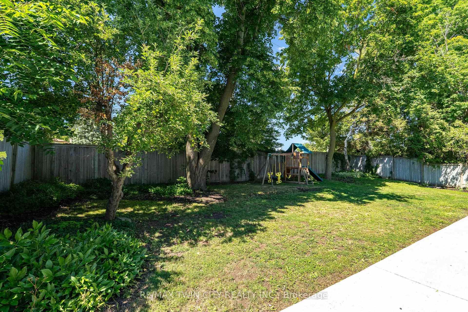 Photo 31 of 581 Glendene Crescent, Waterloo, North Lakeshore — HOMEH