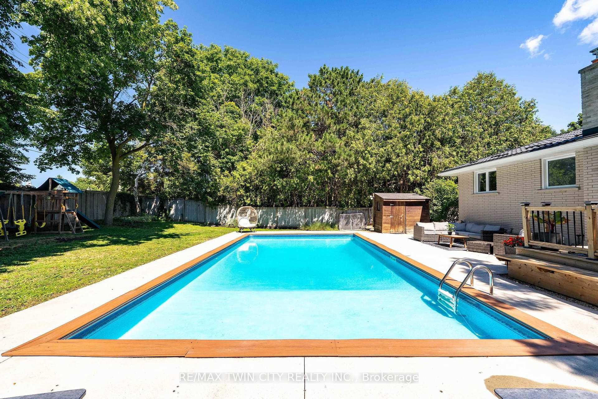Photo 33 of 581 Glendene Crescent, Waterloo, North Lakeshore — HOMEH