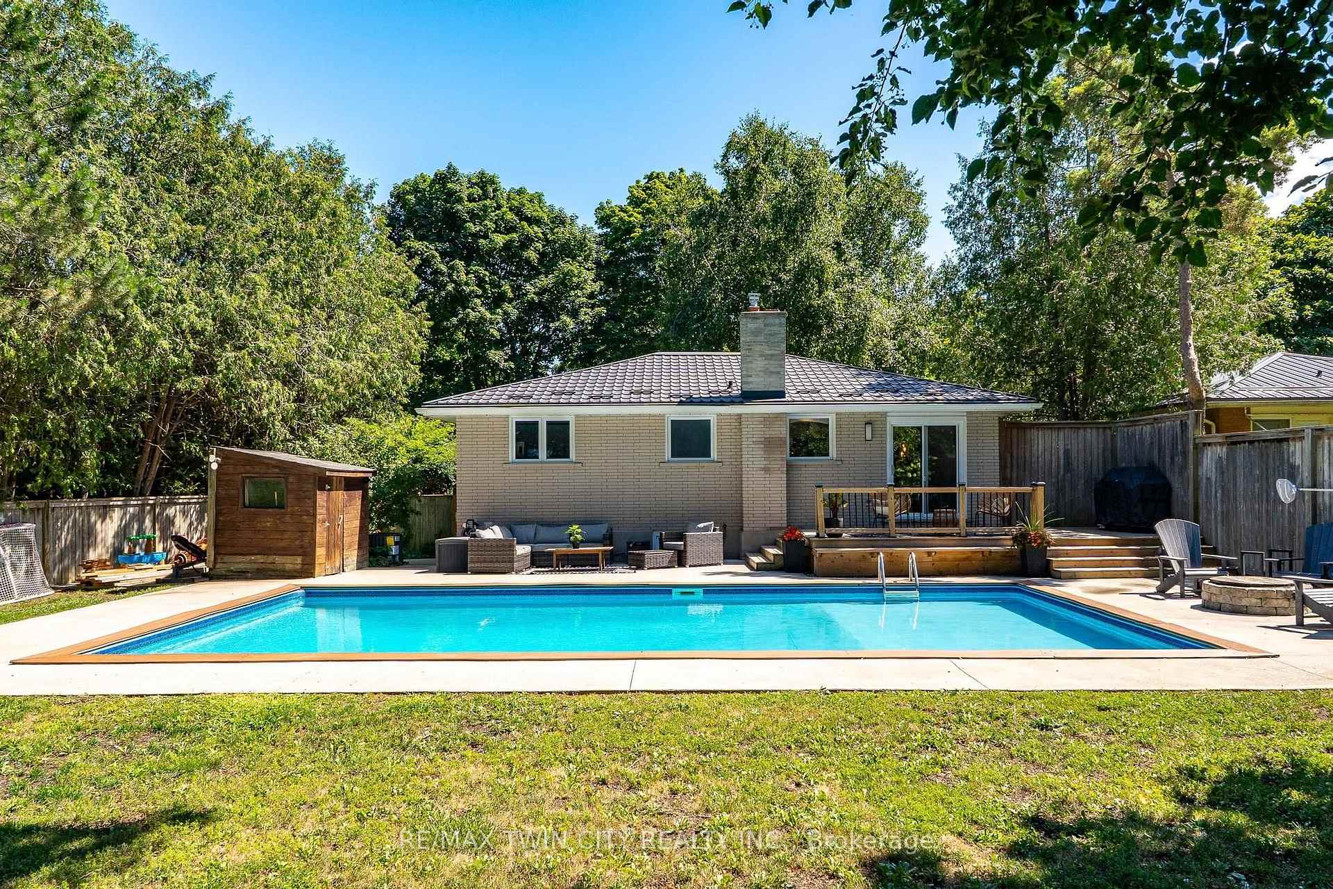 Photo 38 of 581 Glendene Crescent, Waterloo, North Lakeshore — HOMEH