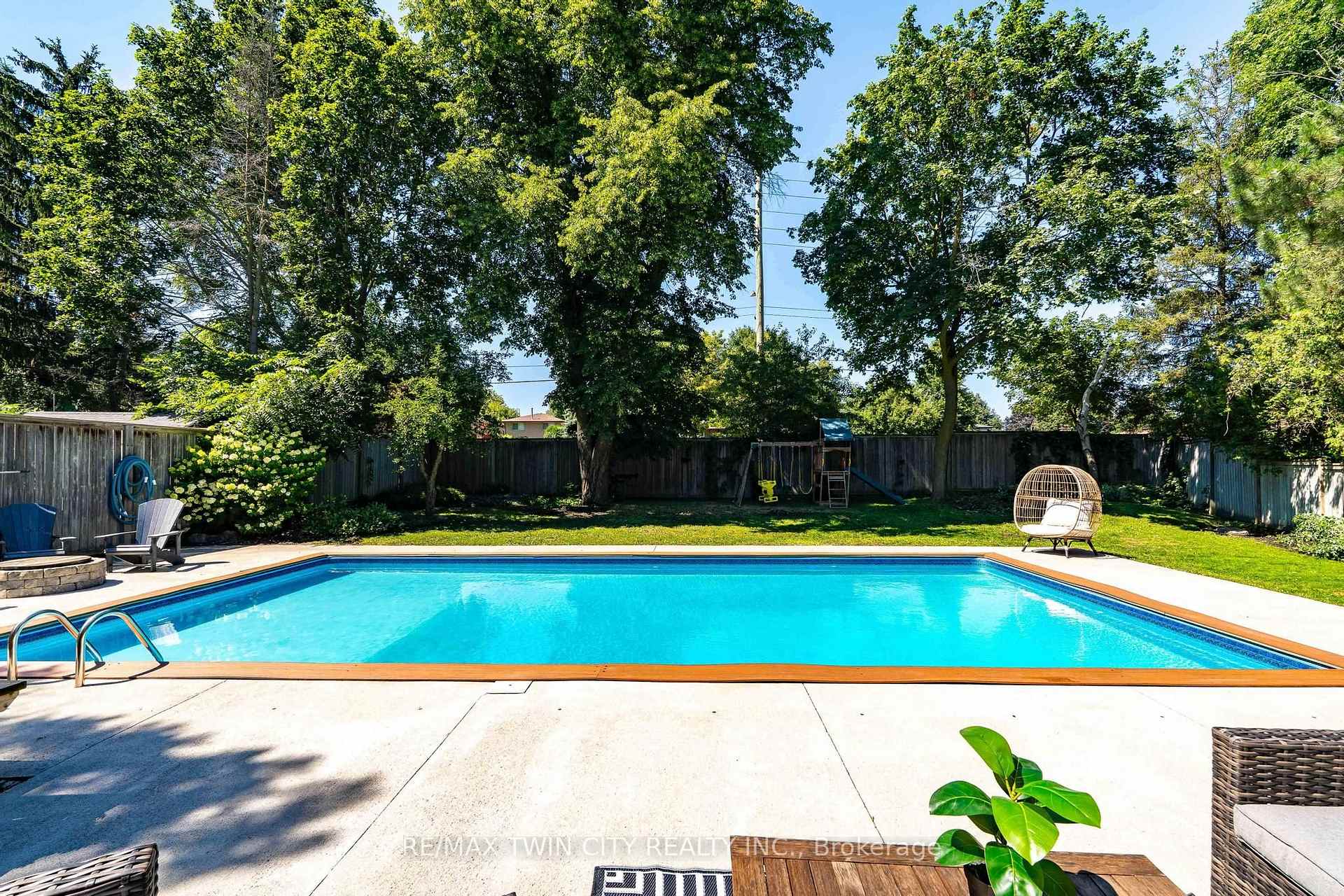 Photo 39 of 581 Glendene Crescent, Waterloo, North Lakeshore — HOMEH