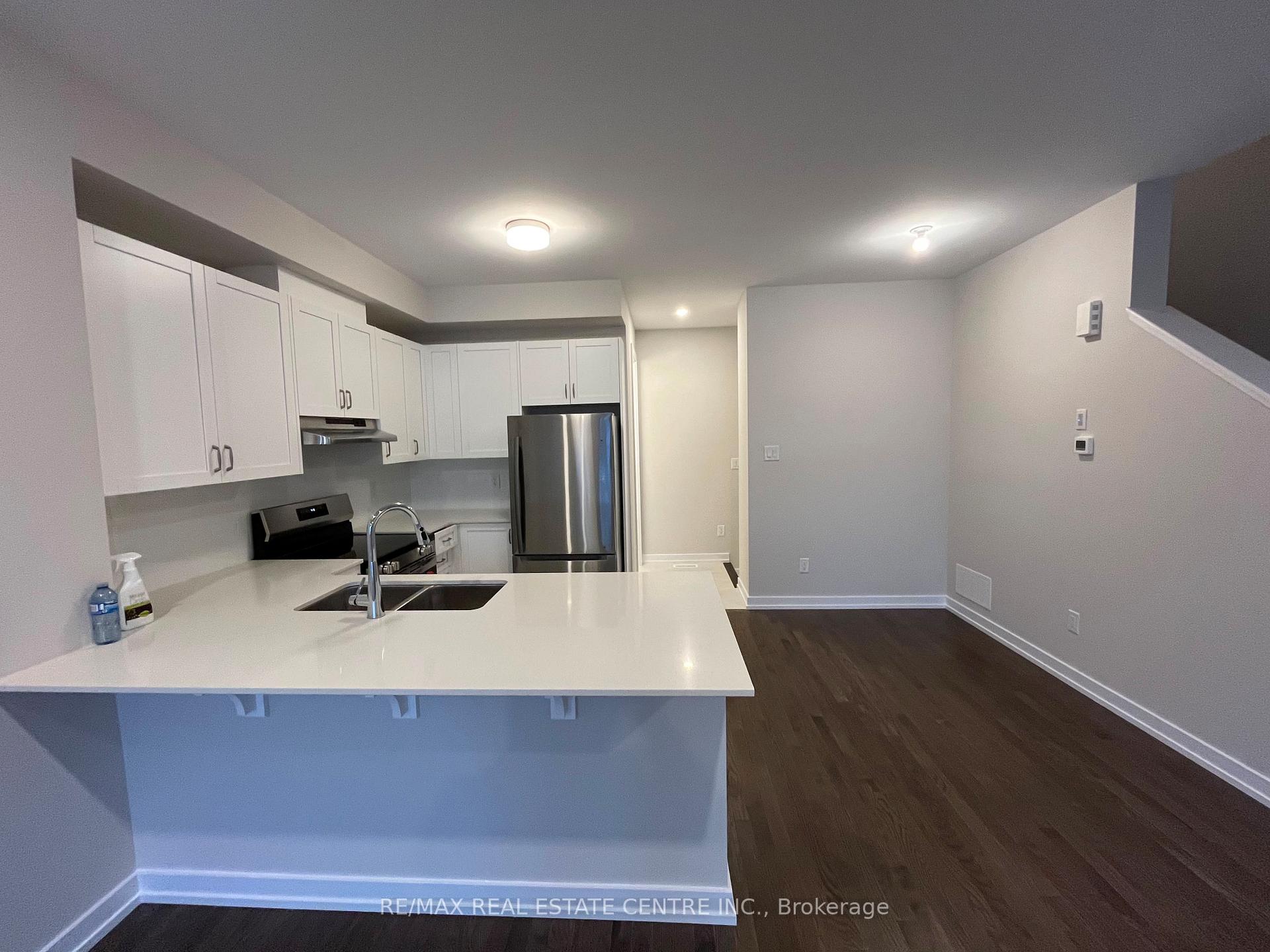 Photo 2 of 540 Oldenburg Avenue, Ottawa, Btwn Franktown Rd. & Fallowfield Rd. — HOMEH