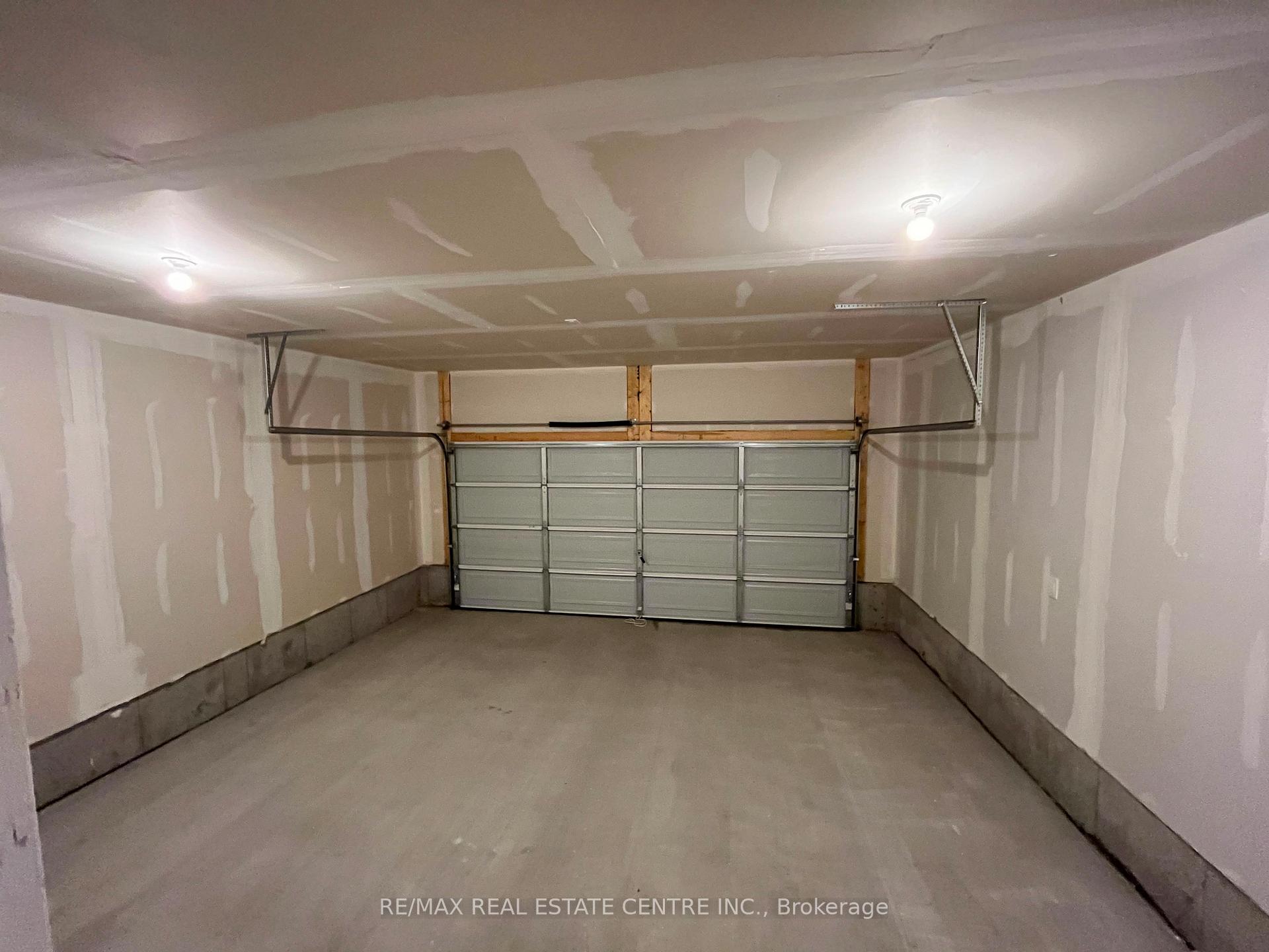 Photo 12 of 540 Oldenburg Avenue, Ottawa, Btwn Franktown Rd. & Fallowfield Rd. — HOMEH