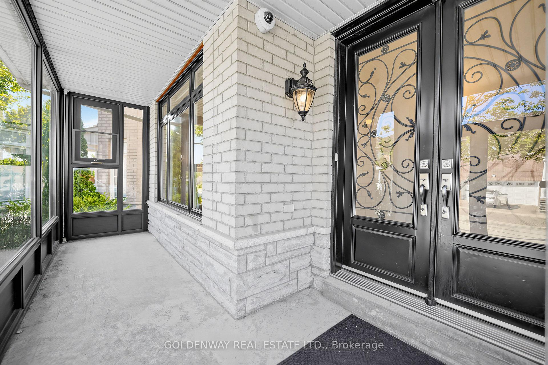 Photo 3 of 19 Markshire Road, Markham, Cachet — HOMEH