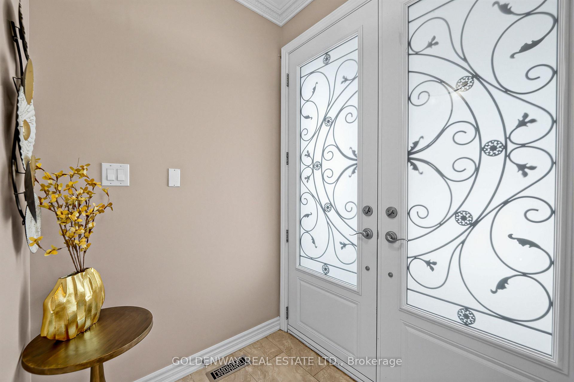 Photo 4 of 19 Markshire Road, Markham, Cachet — HOMEH