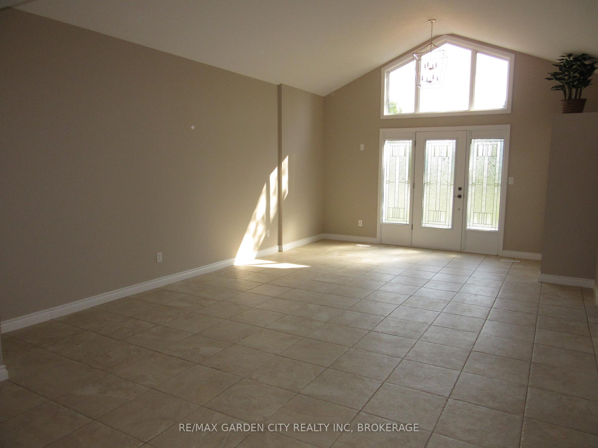 Photo 3 of 11981 Morris Road, Niagara Falls, Schisler — HOMEH