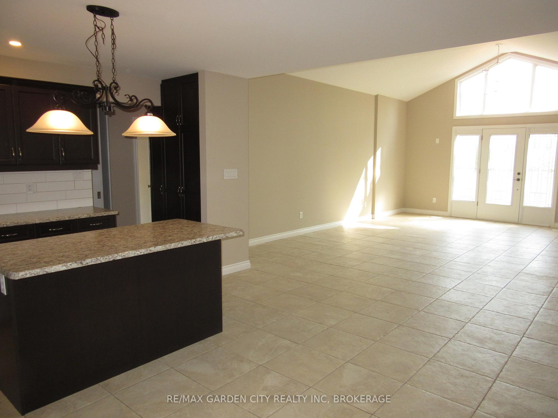 Photo 5 of 11981 Morris Road, Niagara Falls, Schisler — HOMEH