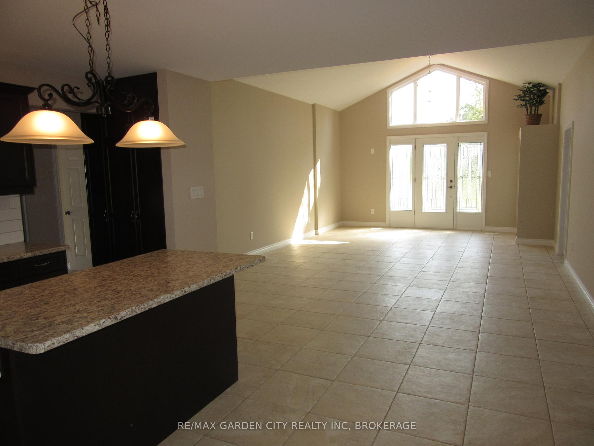 Photo 6 of 11981 Morris Road, Niagara Falls, Schisler — HOMEH