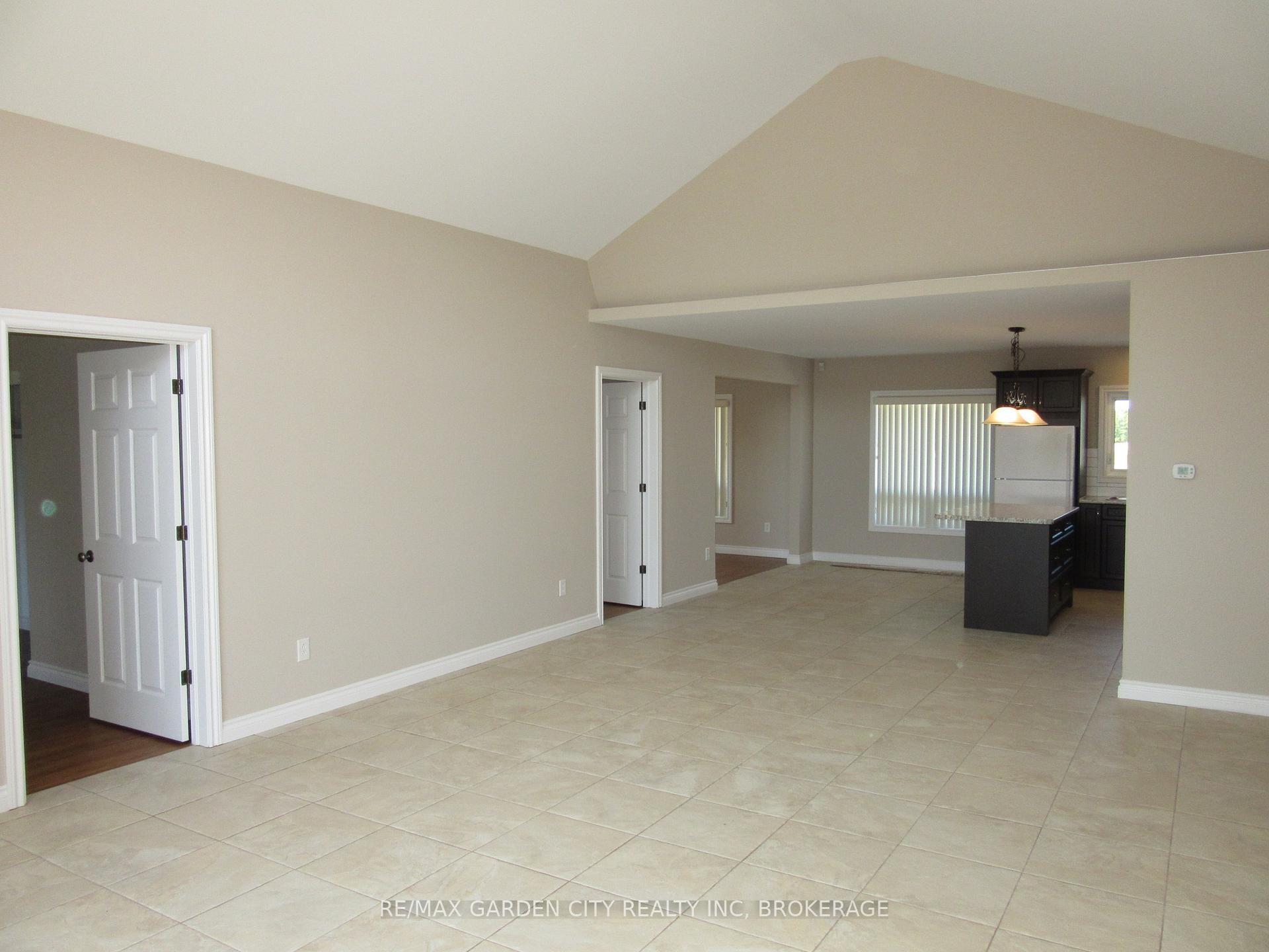 Photo 15 of 11981 Morris Road, Niagara Falls, Schisler — HOMEH