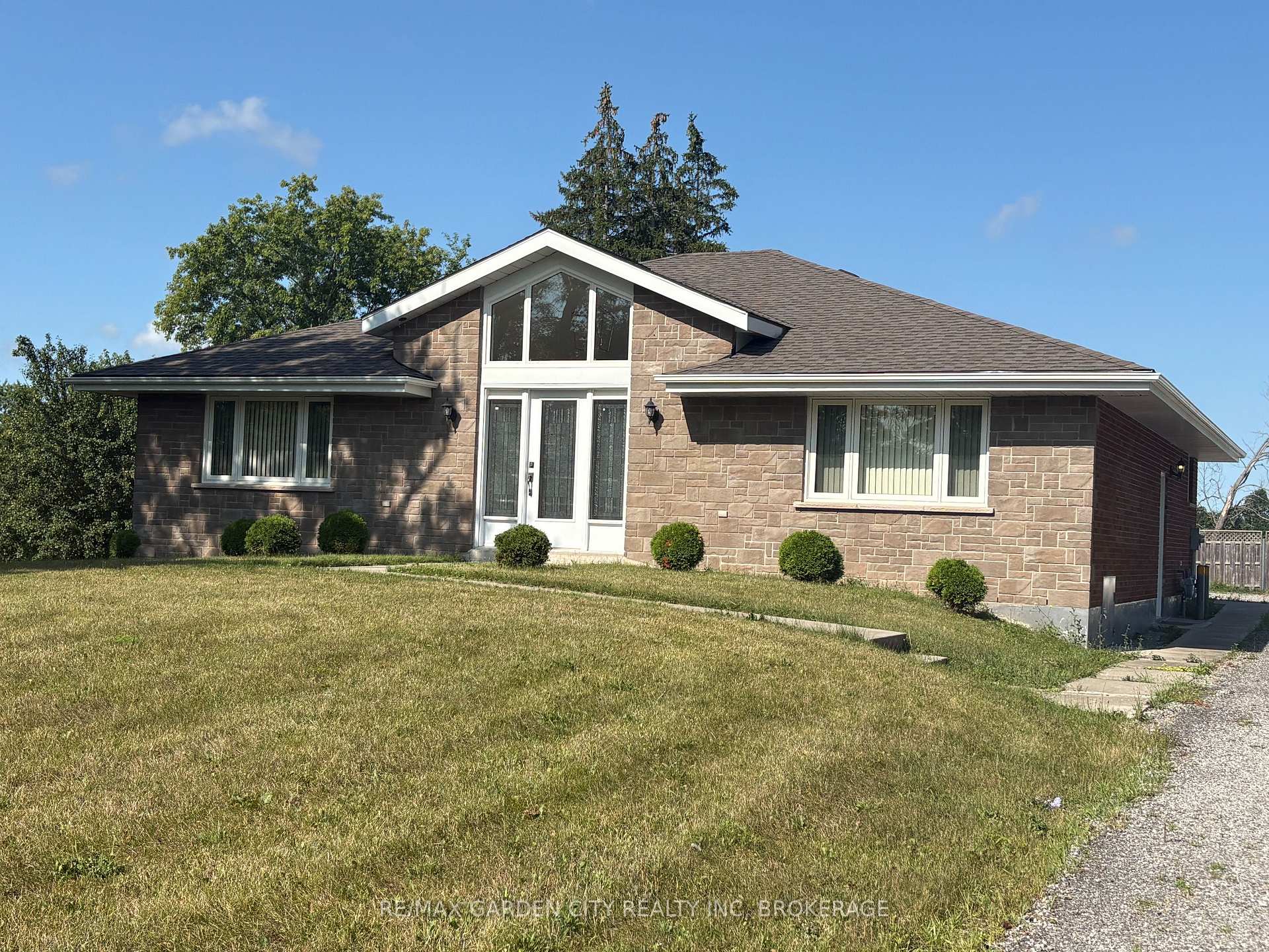Photo 2 of 11981 Morris Road, Niagara Falls, Schisler — HOMEH