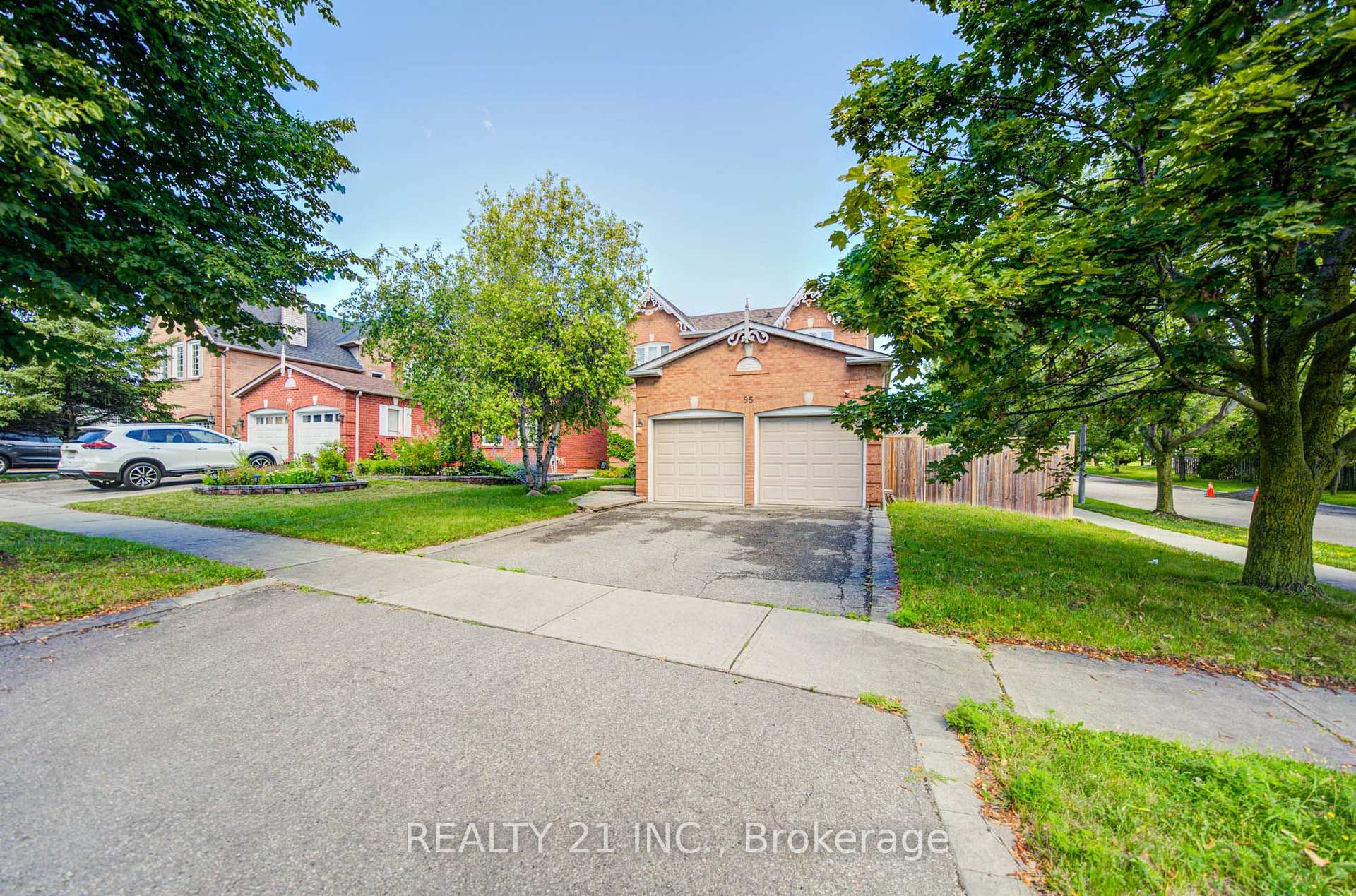 Photo 3 of 95 Hearne Crescent, Ajax, Central — HOMEH
