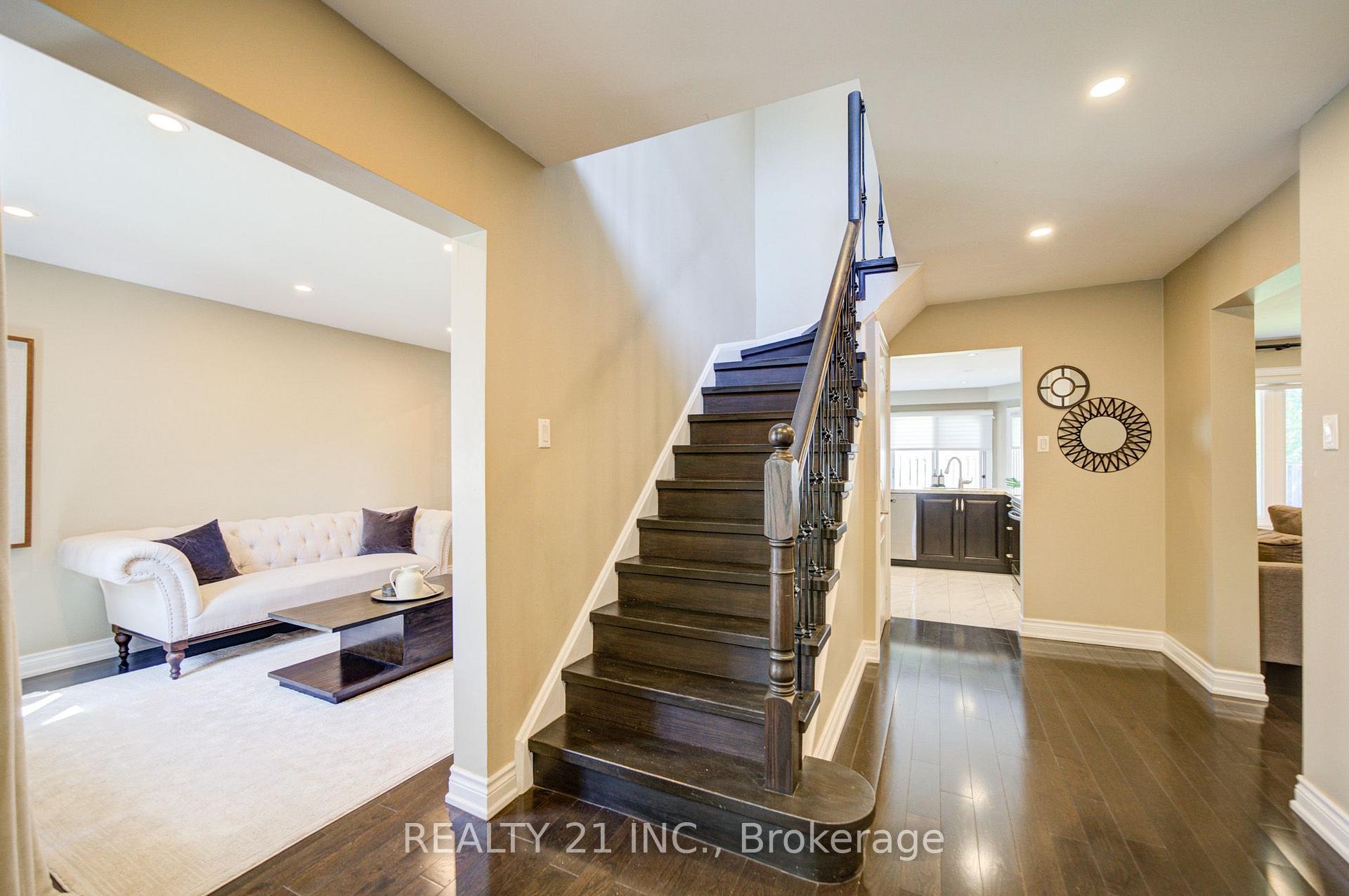 Photo 8 of 95 Hearne Crescent, Ajax, Central — HOMEH