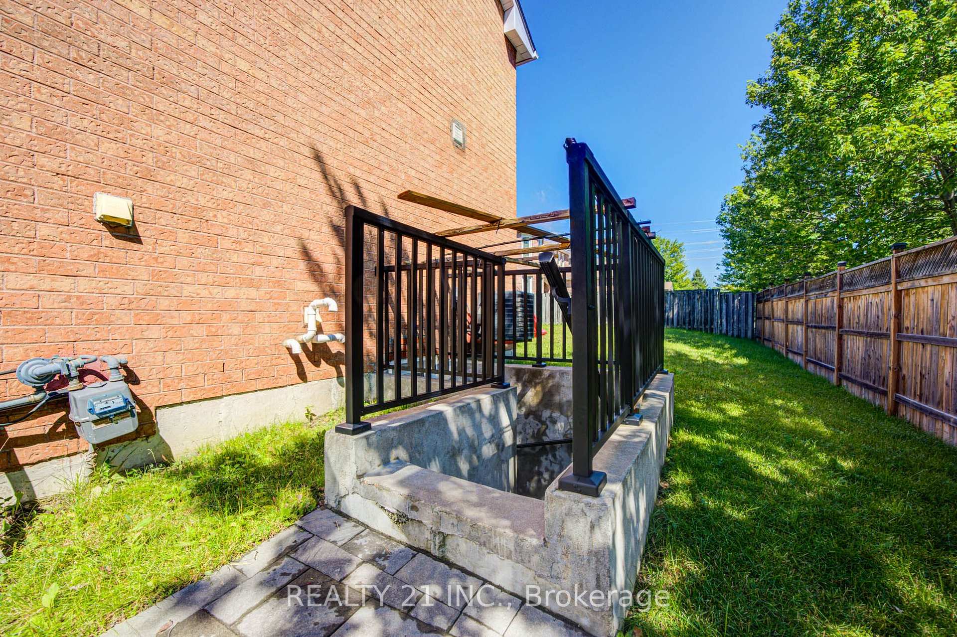 Photo 47 of 95 Hearne Crescent, Ajax, Central — HOMEH