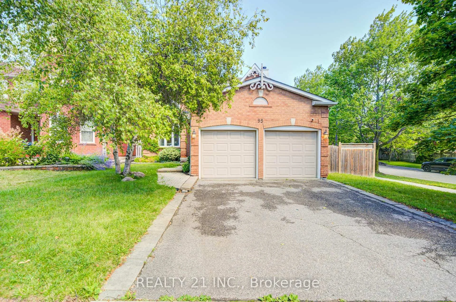 Photo 2 of 95 Hearne Crescent, Ajax, Central — HOMEH