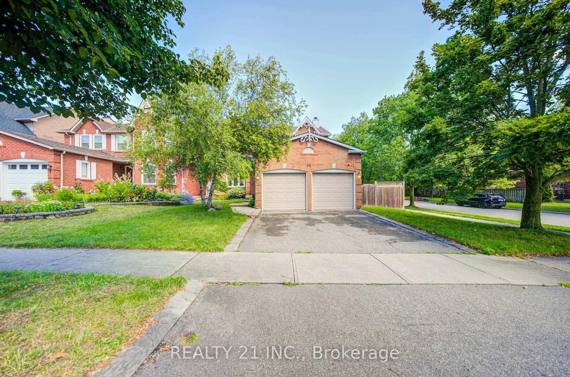Photo 4 of 95 Hearne Crescent, Ajax, Central — HOMEH