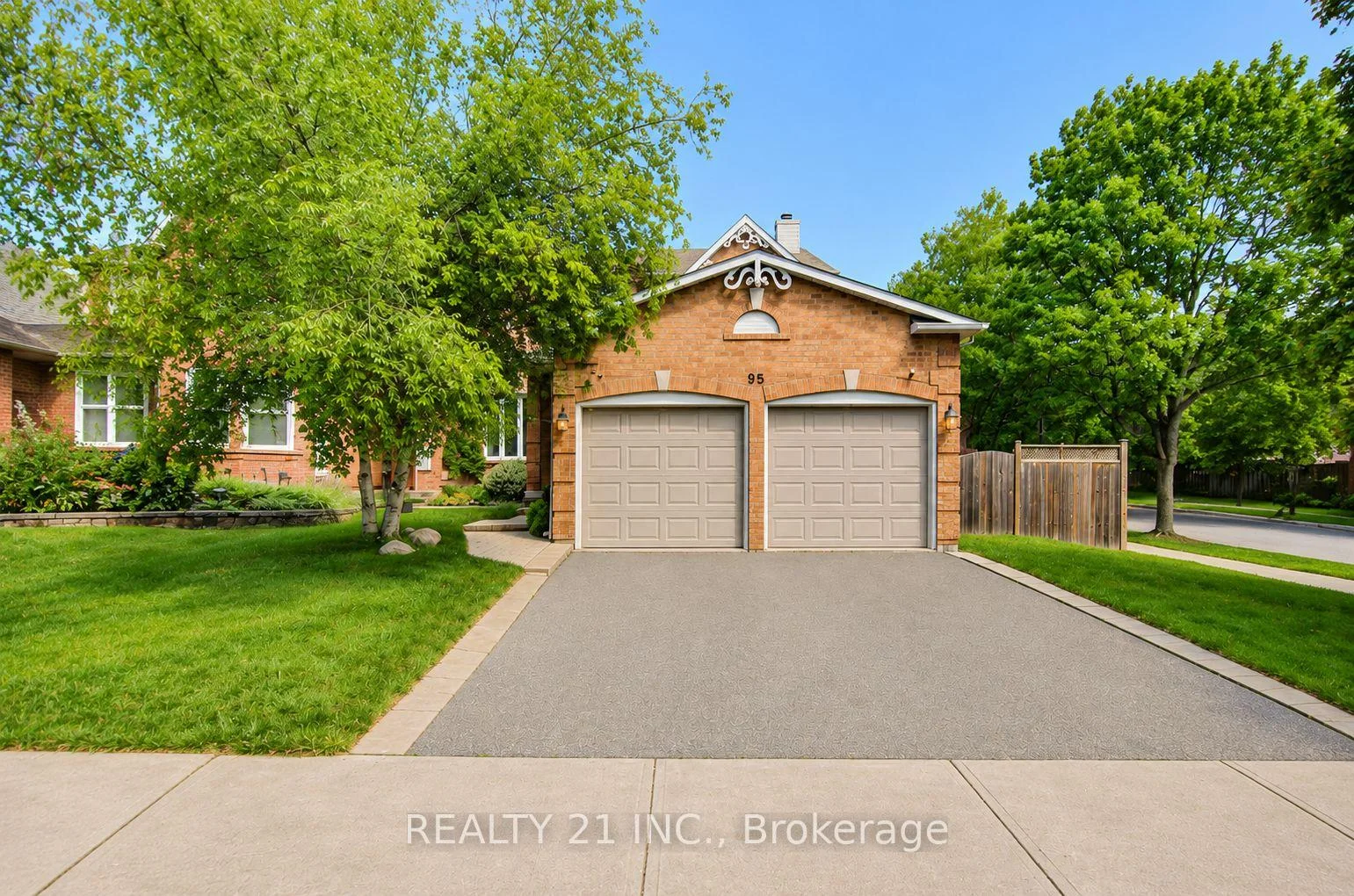 Photo 5 of 95 Hearne Crescent, Ajax, Central — HOMEH