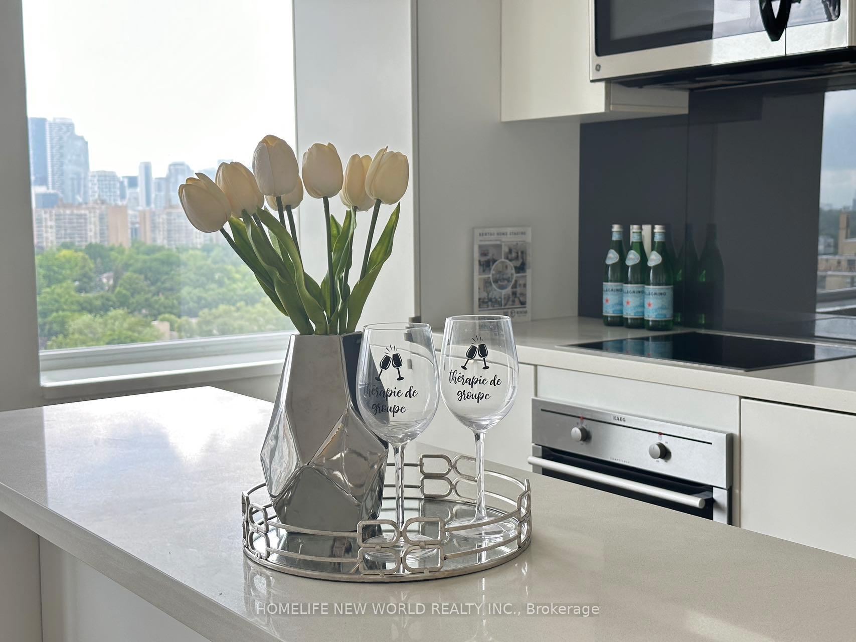 Photo 2 of Unit 1421, 111 St Clair Avenue W, Toronto, Yonge-St. Clair — HOMEH