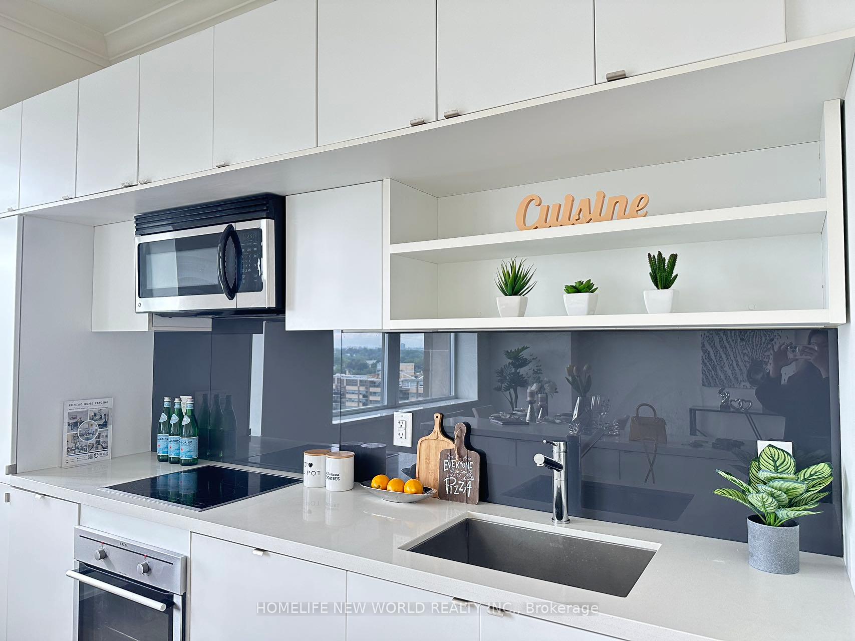 Photo 3 of Unit 1421, 111 St Clair Avenue W, Toronto, Yonge-St. Clair — HOMEH