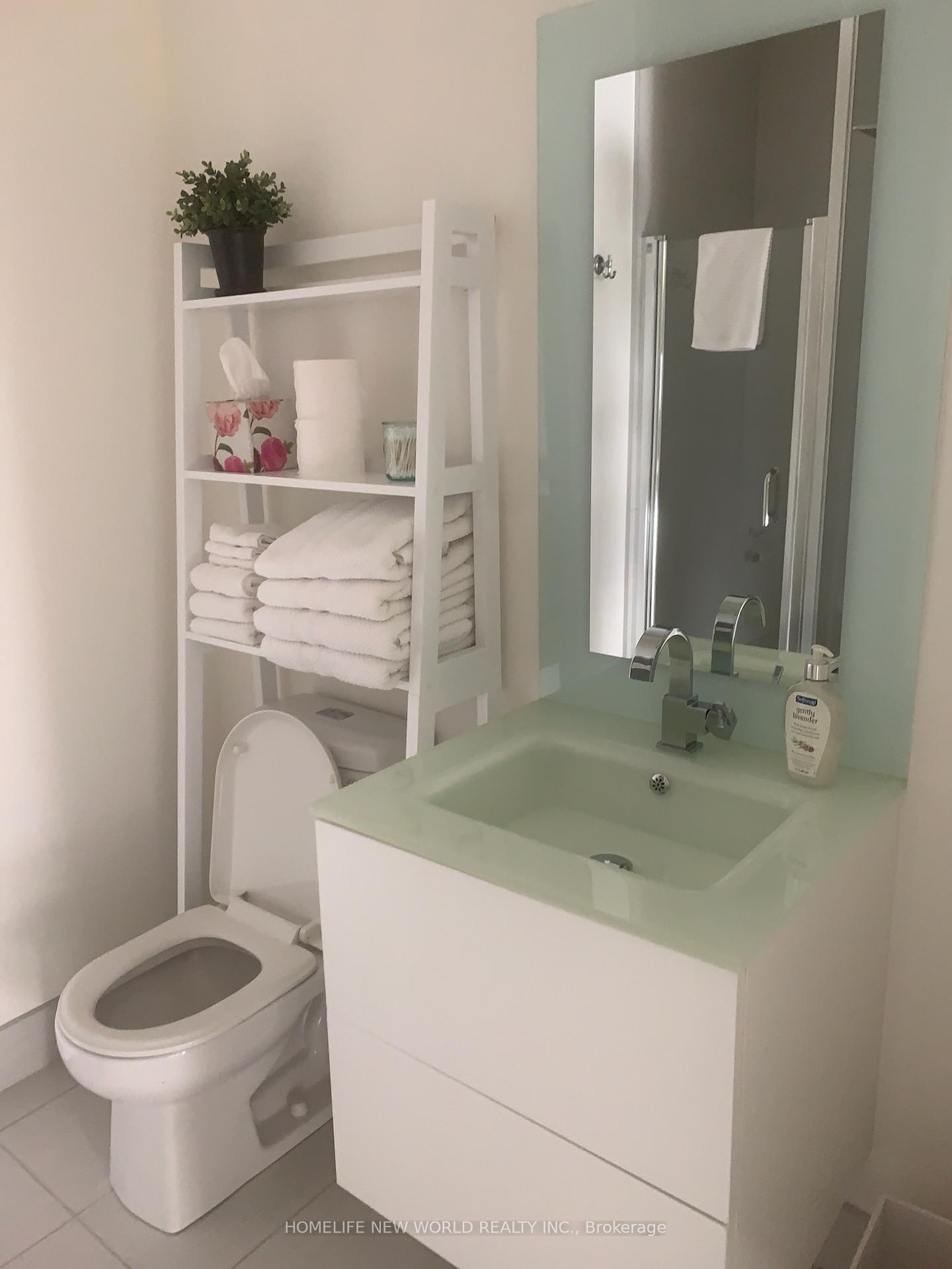 Photo 13 of Unit 1421, 111 St Clair Avenue W, Toronto, Yonge-St. Clair — HOMEH