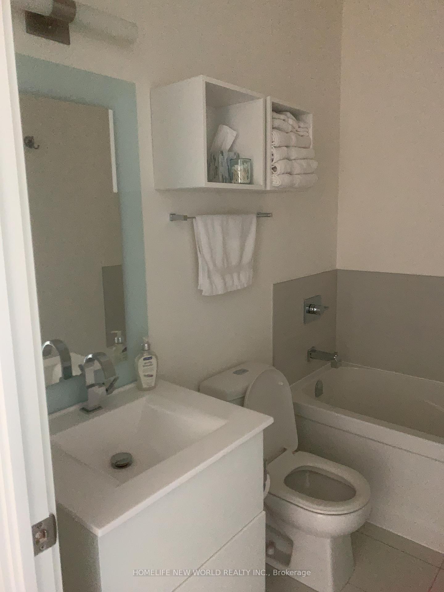 Photo 14 of Unit 1421, 111 St Clair Avenue W, Toronto, Yonge-St. Clair — HOMEH