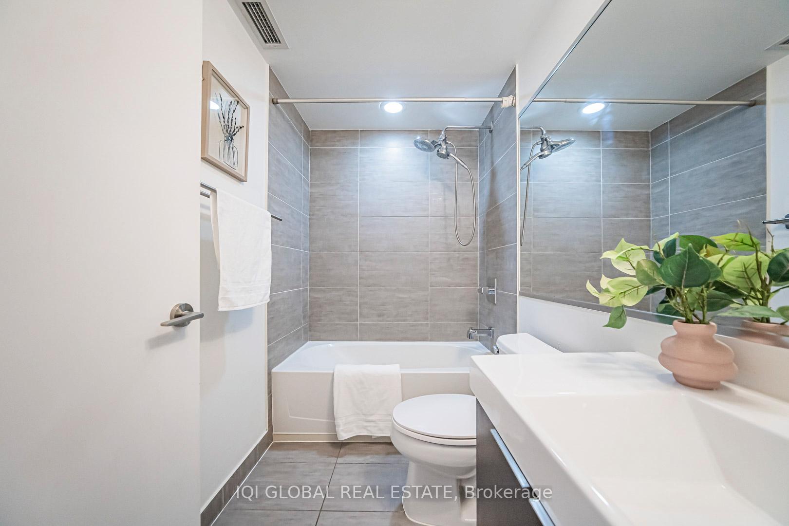 Photo 11 of Unit 406, 478 King Street W, Toronto, Waterfront Communities — HOMEH