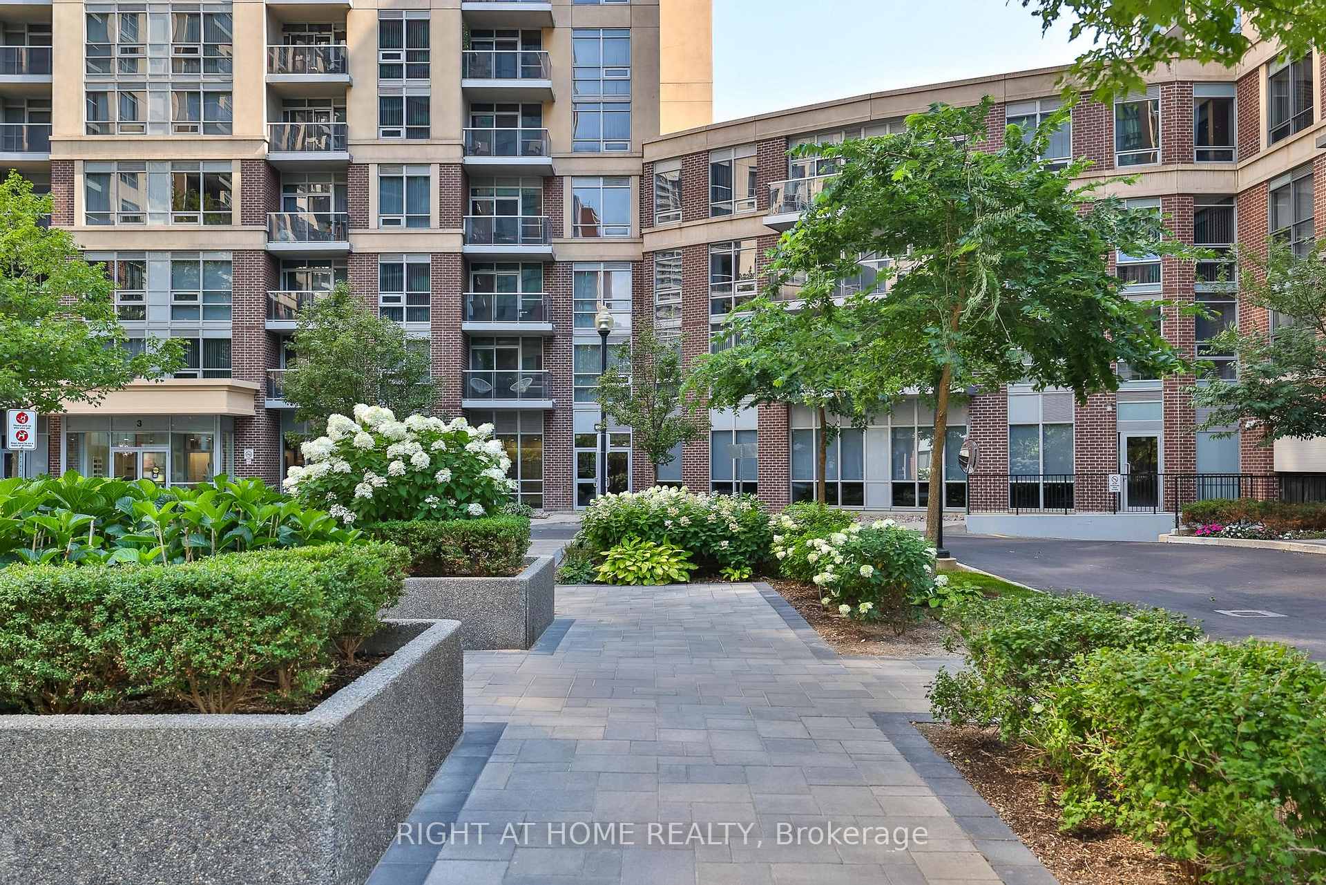 Photo 2 of Unit 2402, 3 Michael Power Place, Etobicoke, Islington-City Centre West — HOMEH