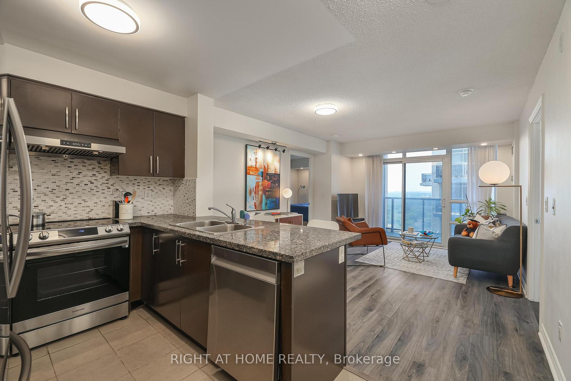 Photo 5 of Unit 2402, 3 Michael Power Place, Etobicoke, Islington-City Centre West — HOMEH