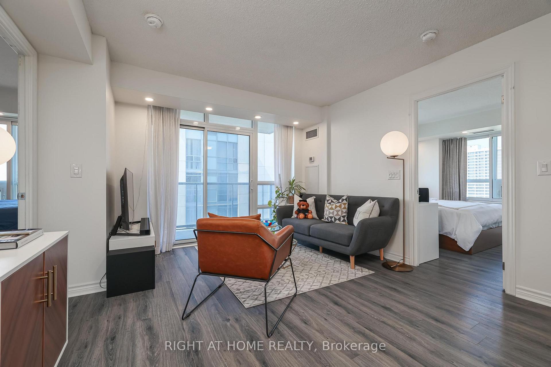 Photo 6 of Unit 2402, 3 Michael Power Place, Etobicoke, Islington-City Centre West — HOMEH