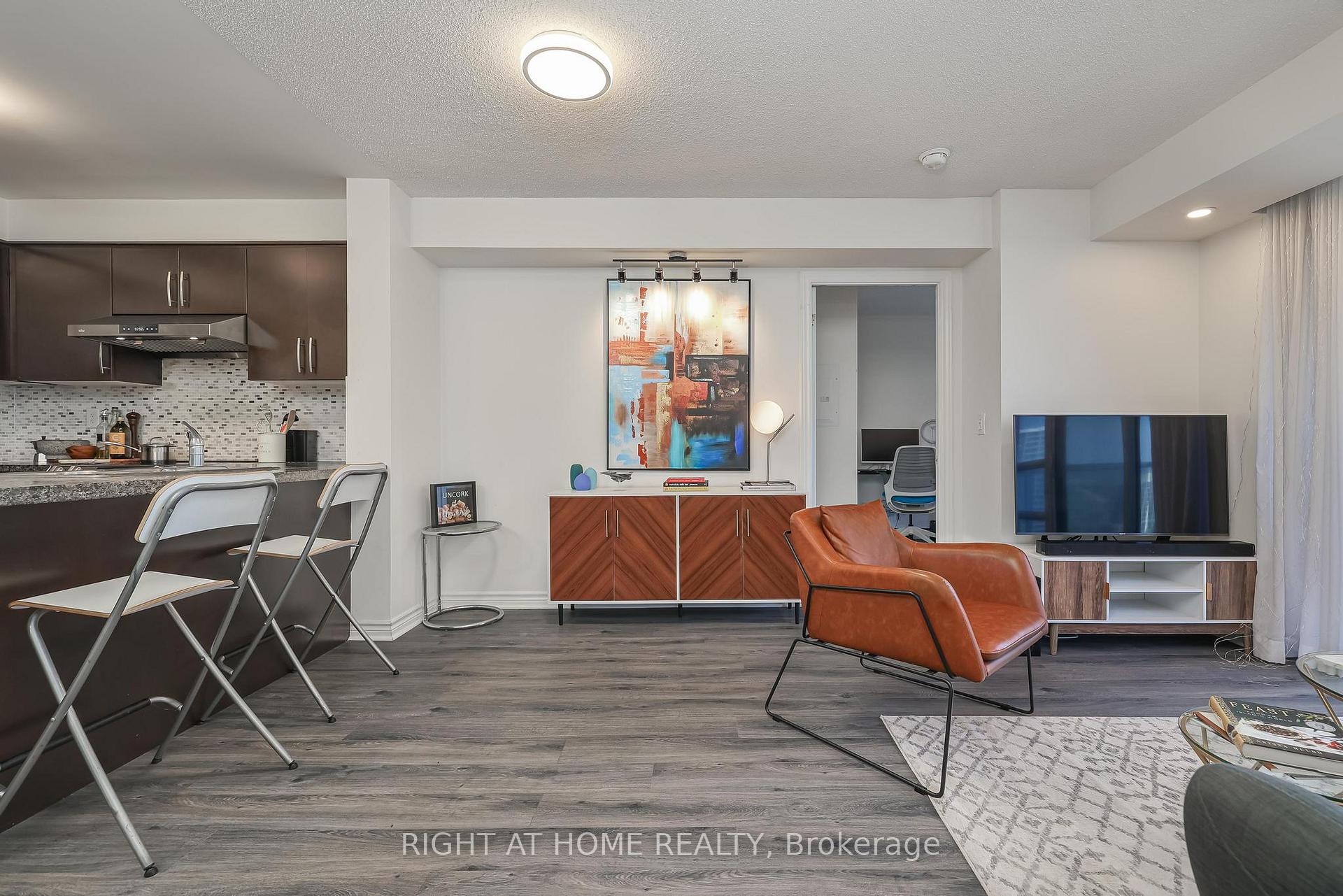Photo 8 of Unit 2402, 3 Michael Power Place, Etobicoke, Islington-City Centre West — HOMEH