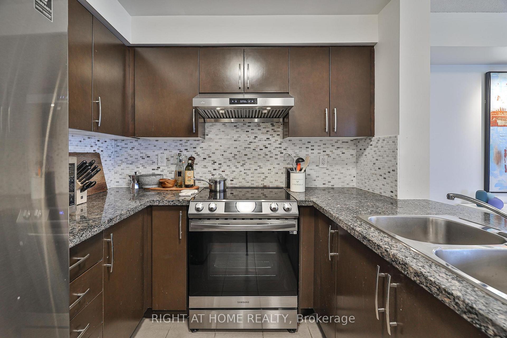 Photo 15 of Unit 2402, 3 Michael Power Place, Etobicoke, Islington-City Centre West — HOMEH